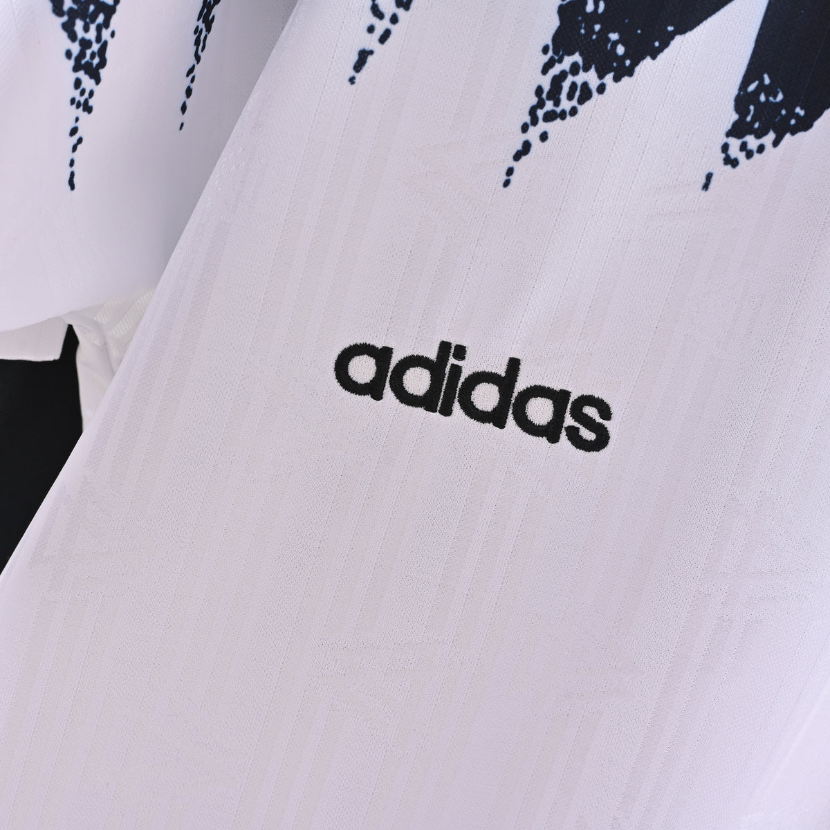 Liverpool Away 01-02 — image 4