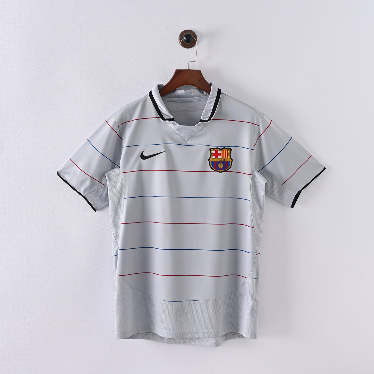 Barcelona Away 03-04 — image 1
