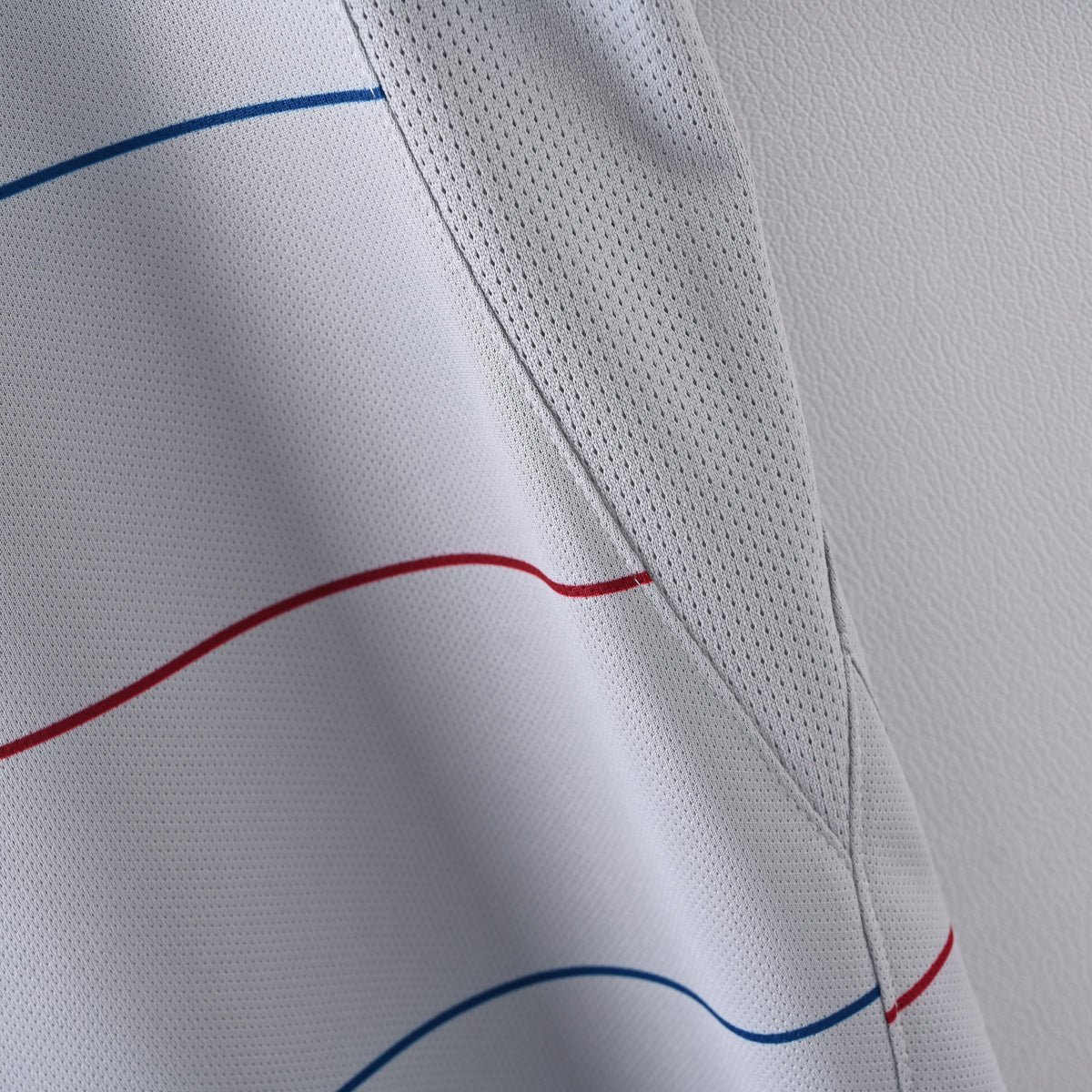 Barcelona Away 03-04 — image 4