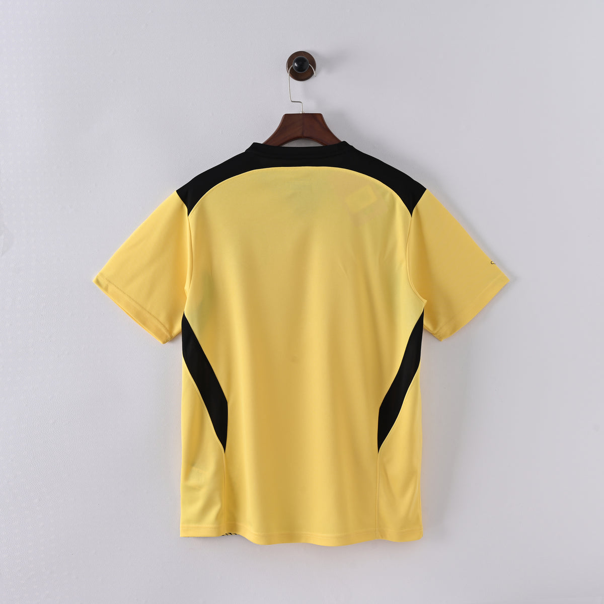 Liverpool Away 04-05 — image 2