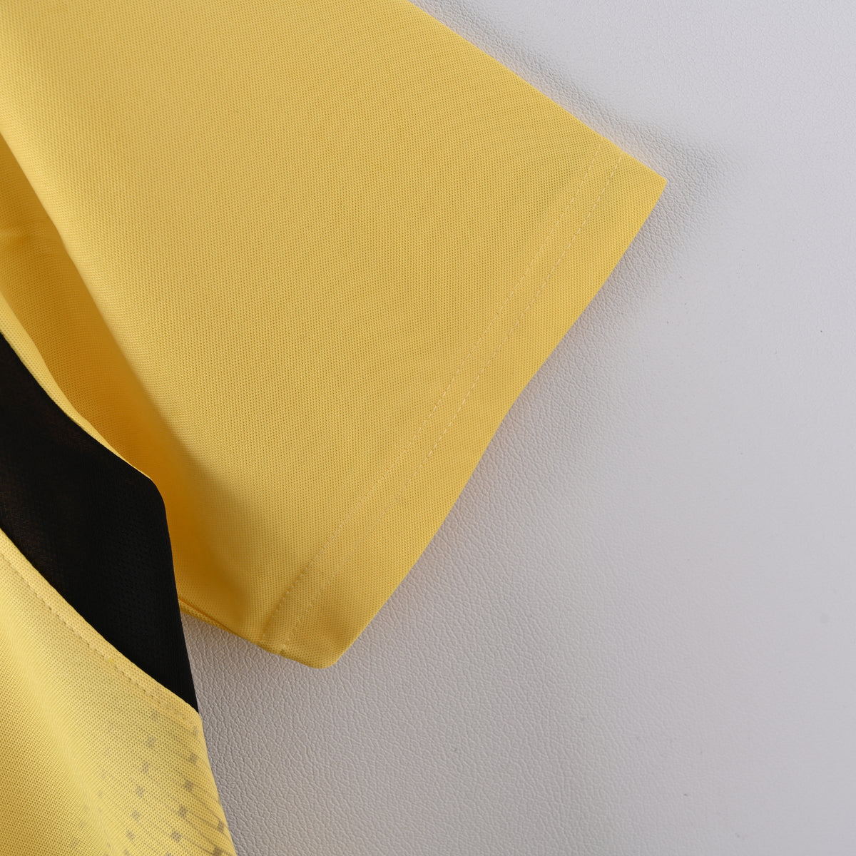 Liverpool Away 04-05 — image 3