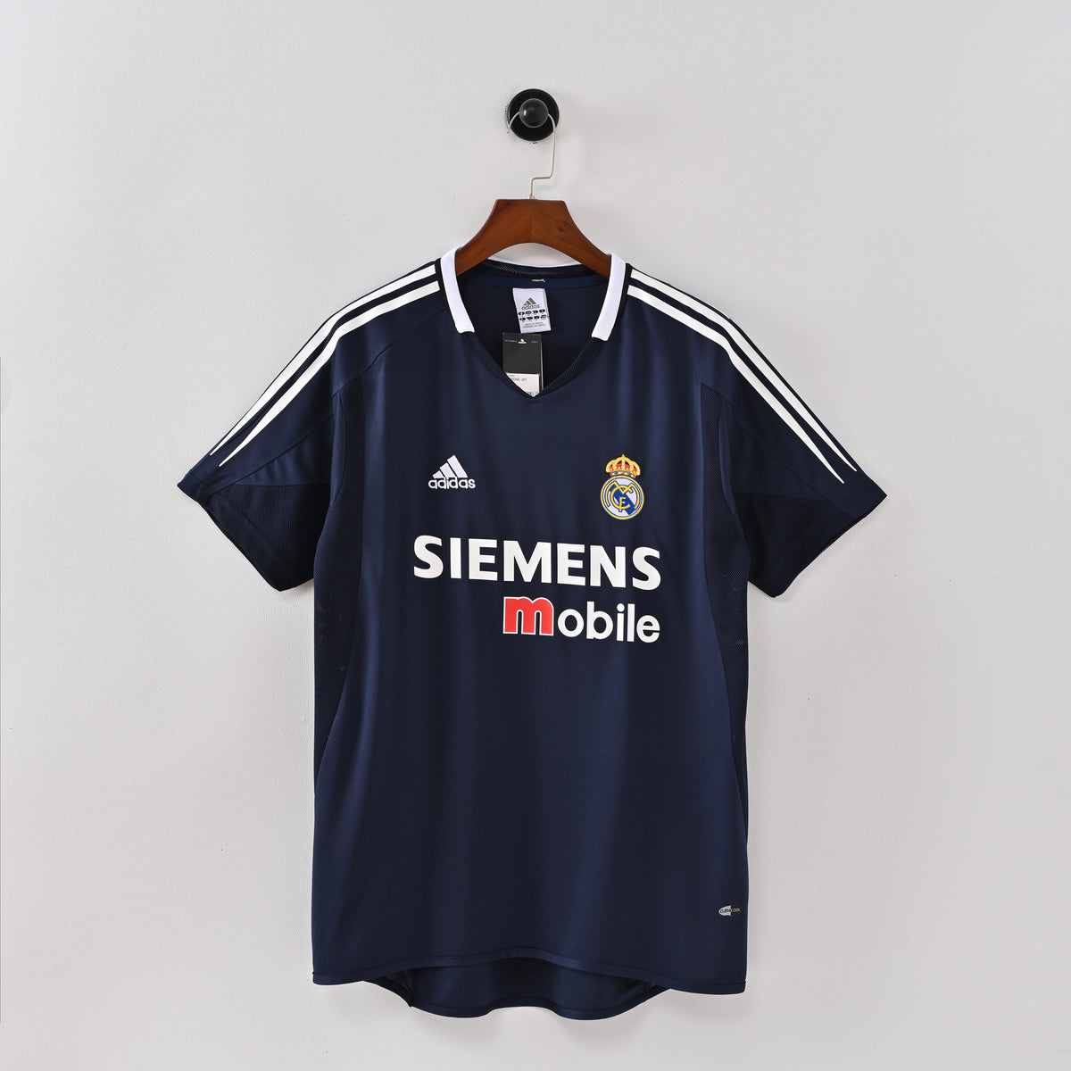 Real Madrid Away 04-05 — image 1