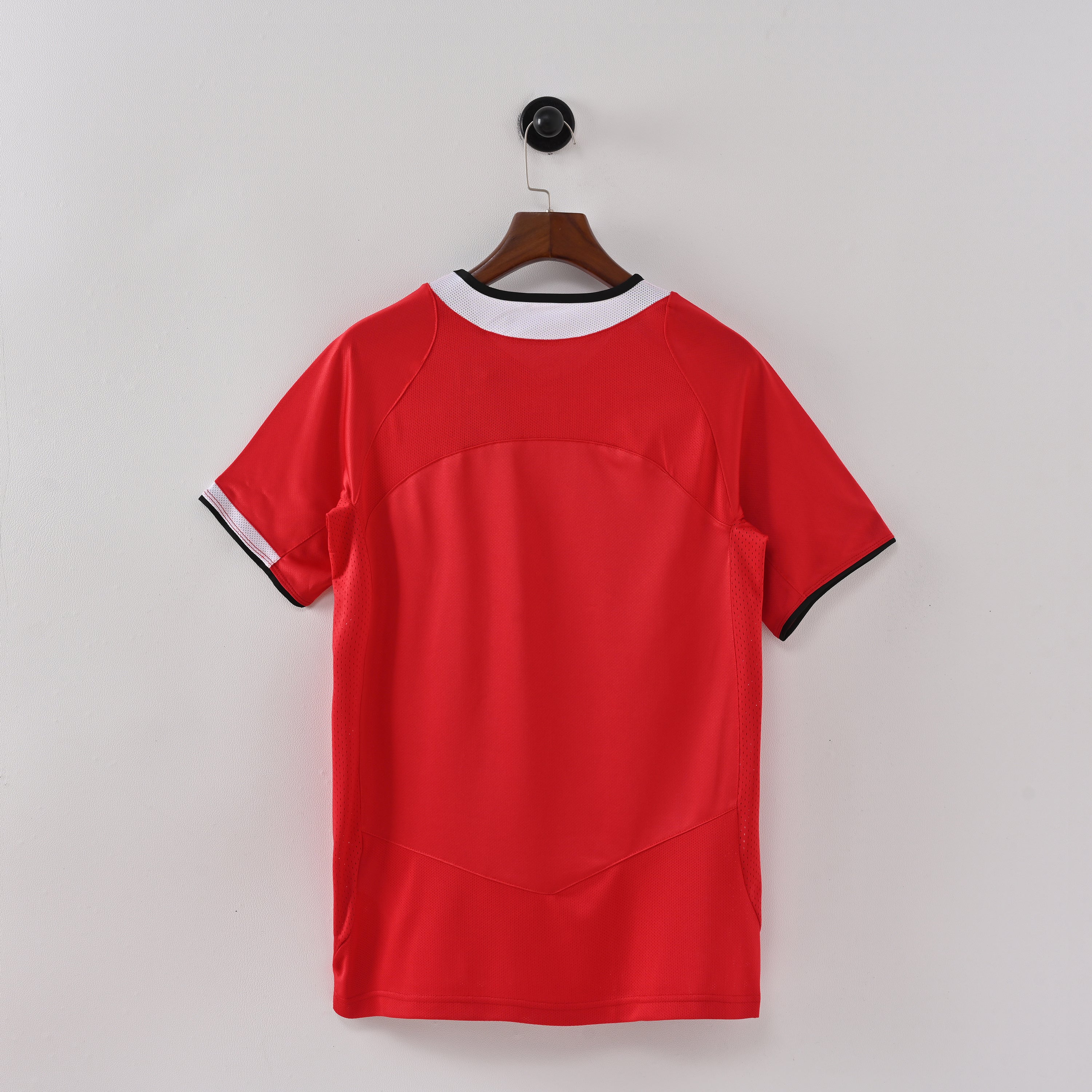 Manchester United Home 04-06 — image 2