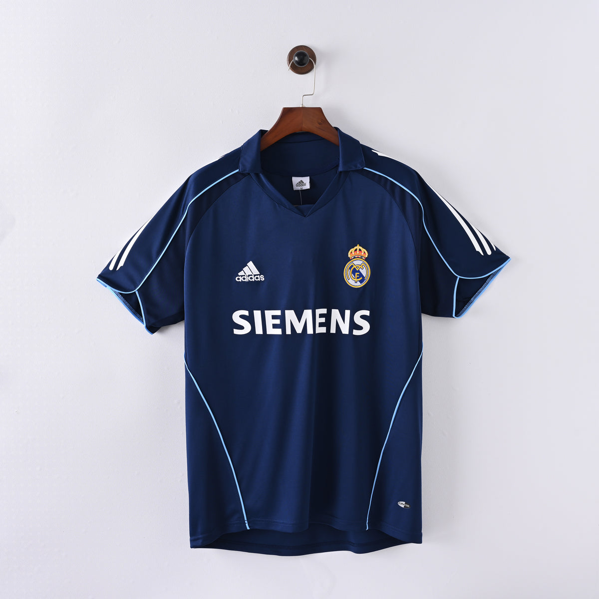 Real Madrid Away 05-06 — image 1
