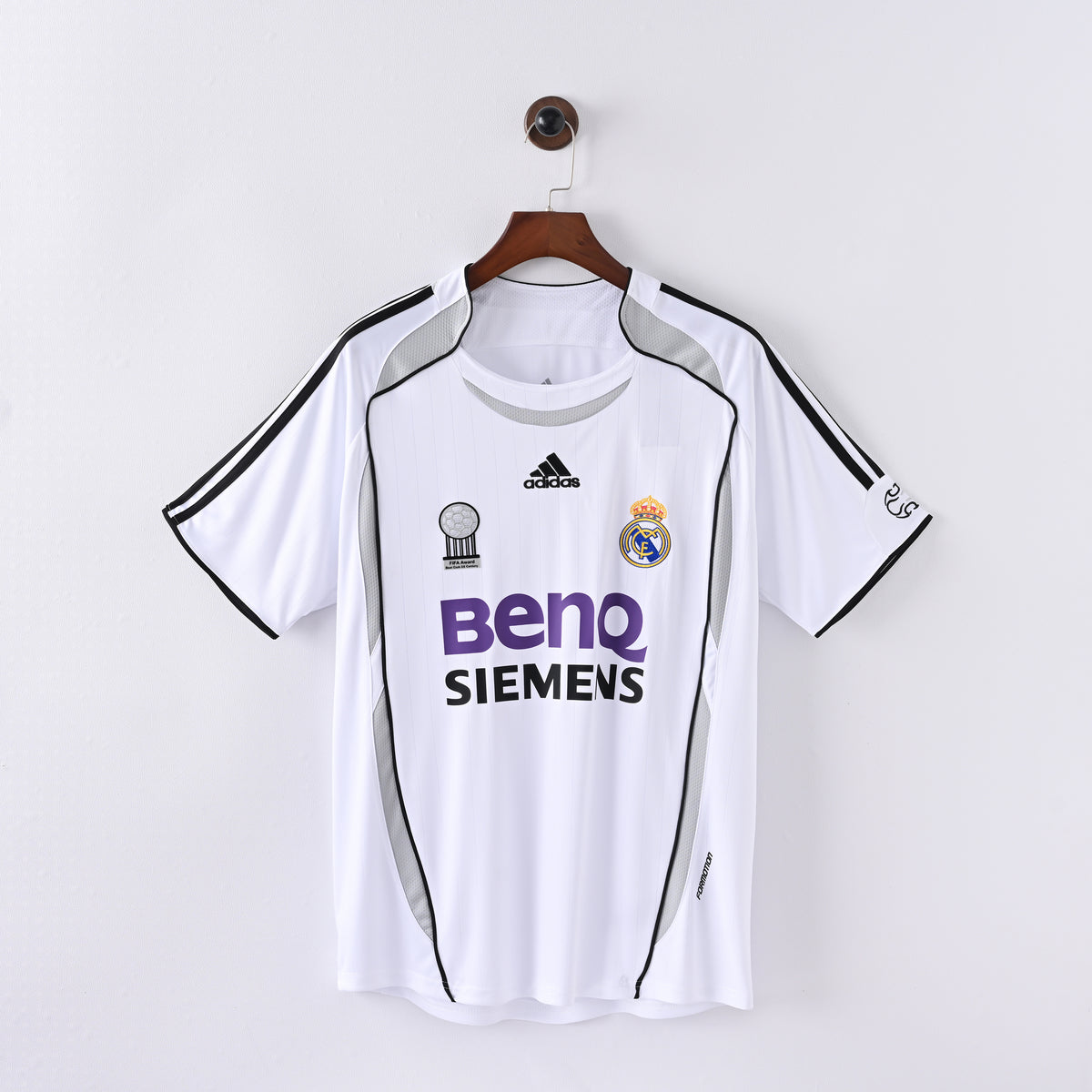 Real Madrid Away 06-07 — image 1