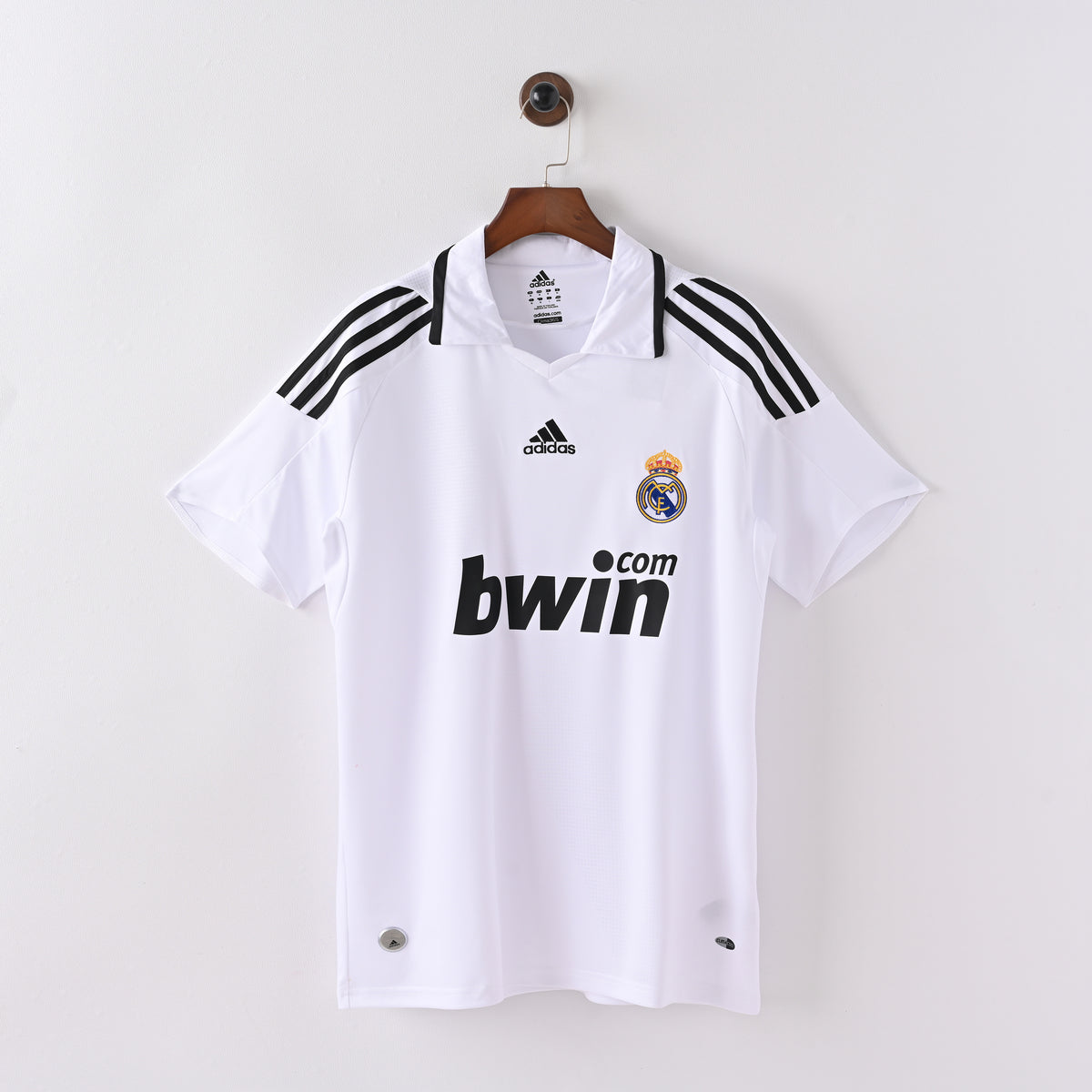 Real Madrid Home 08-09 — image 1