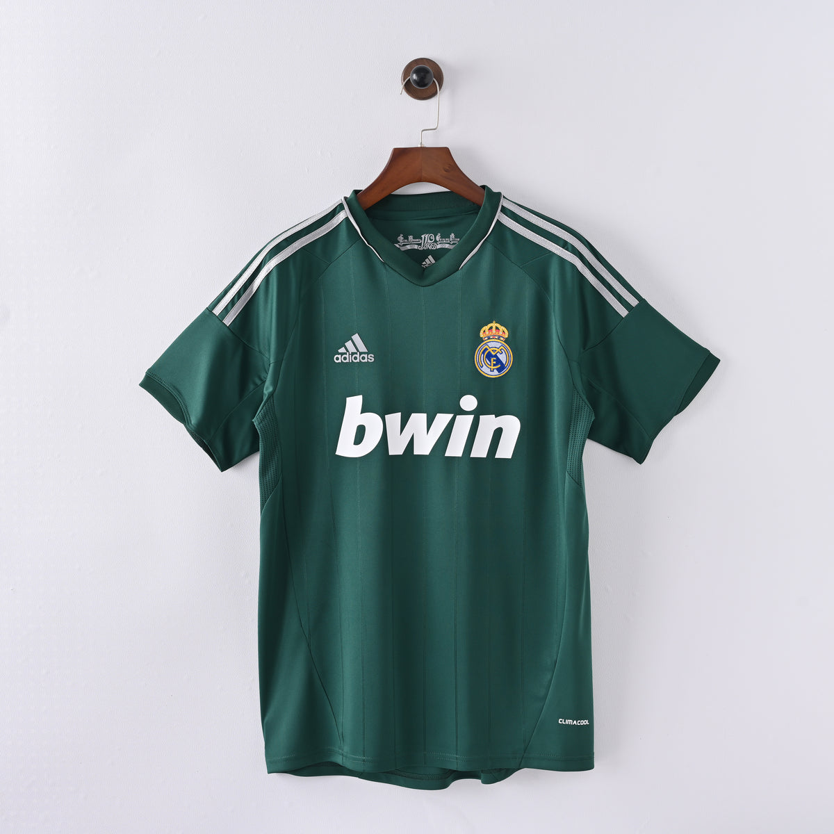 Real Madrid Away 12-13 — image 1