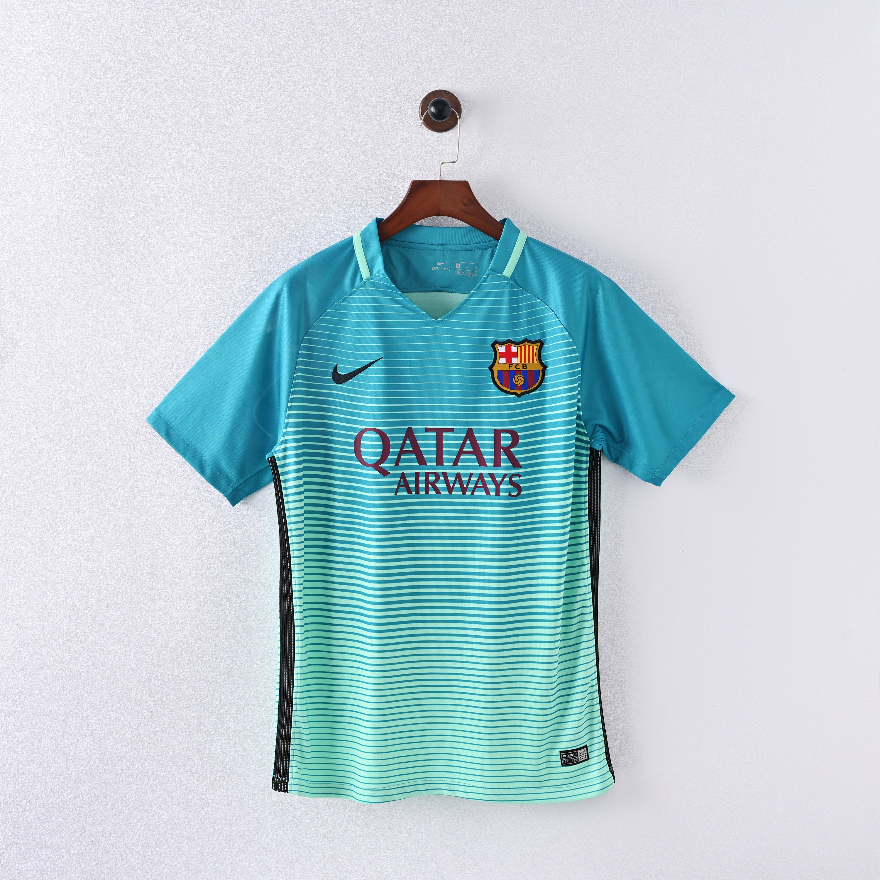 Barcelona Away 16-17 — image 1