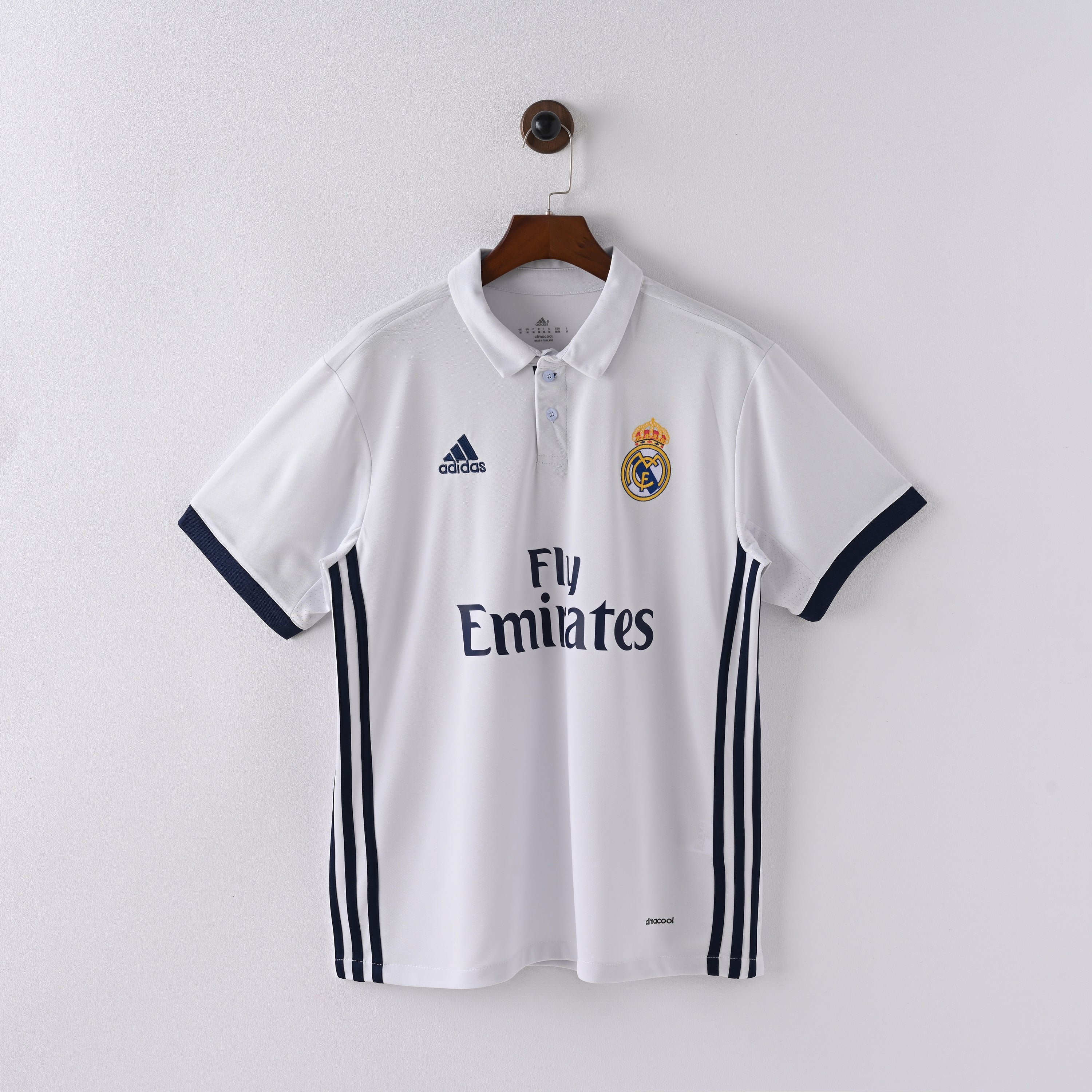 Real Madrid Home 16-17 — image 1
