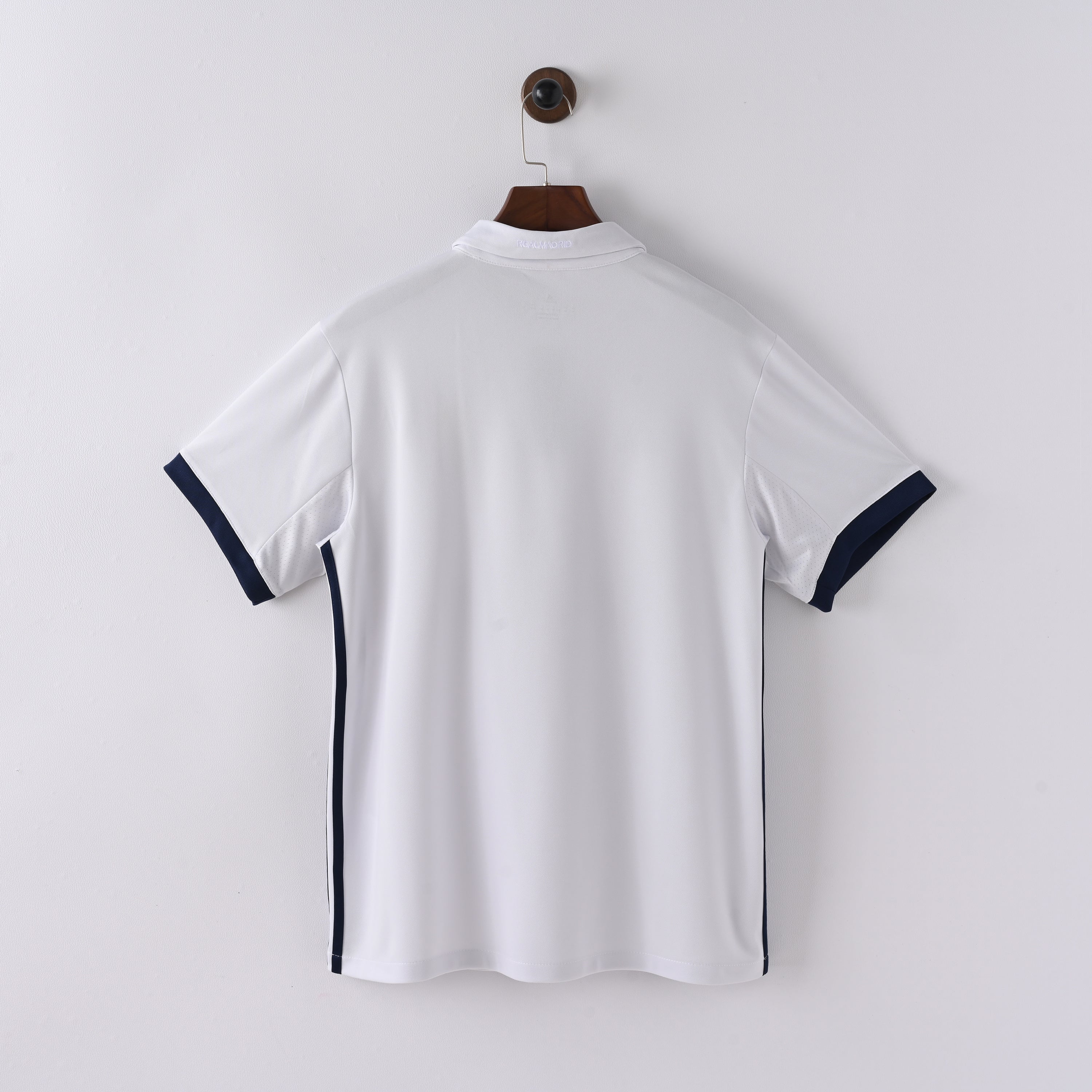 Real Madrid Home 16-17 — image 2