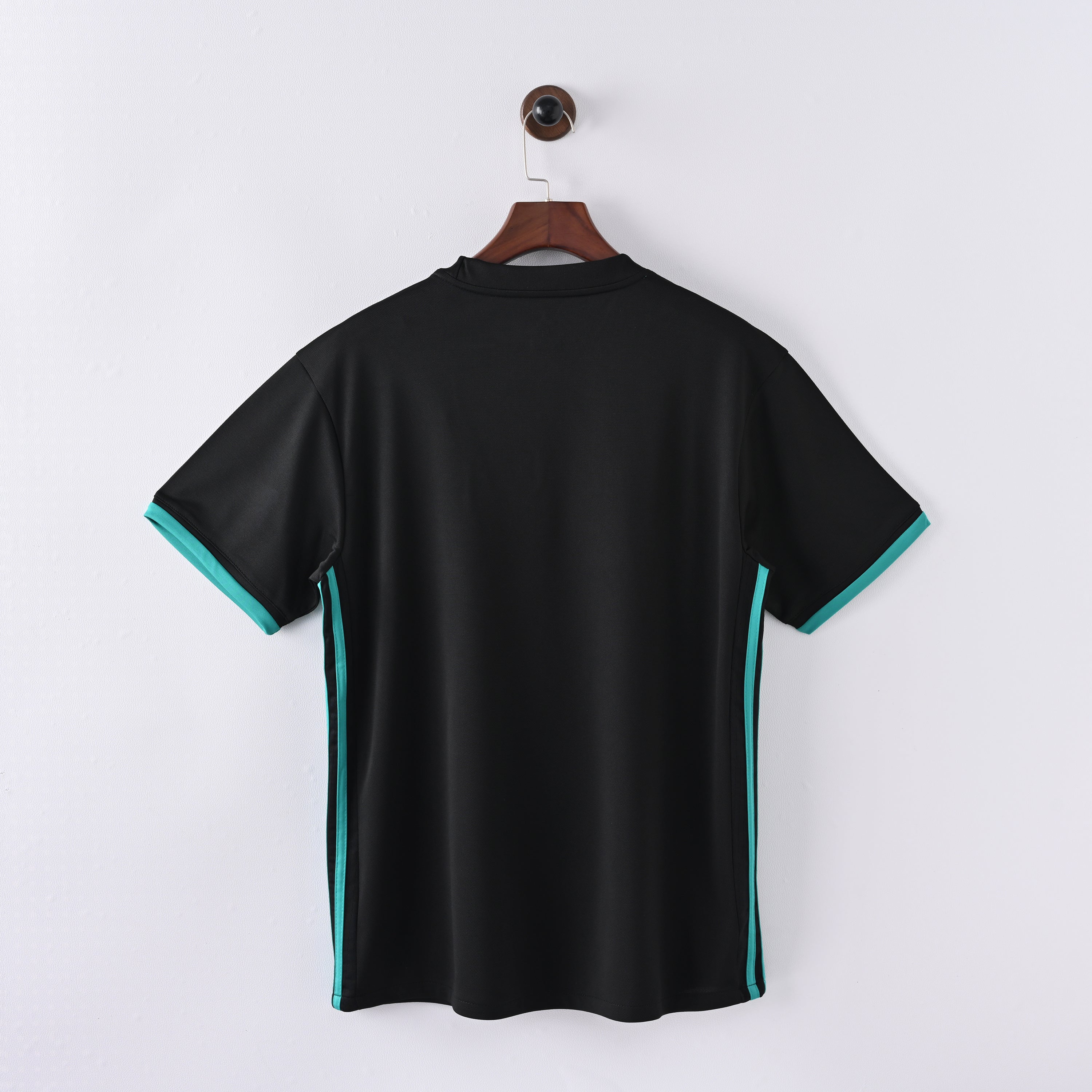 Real Madrid Away 17-18 — image 2