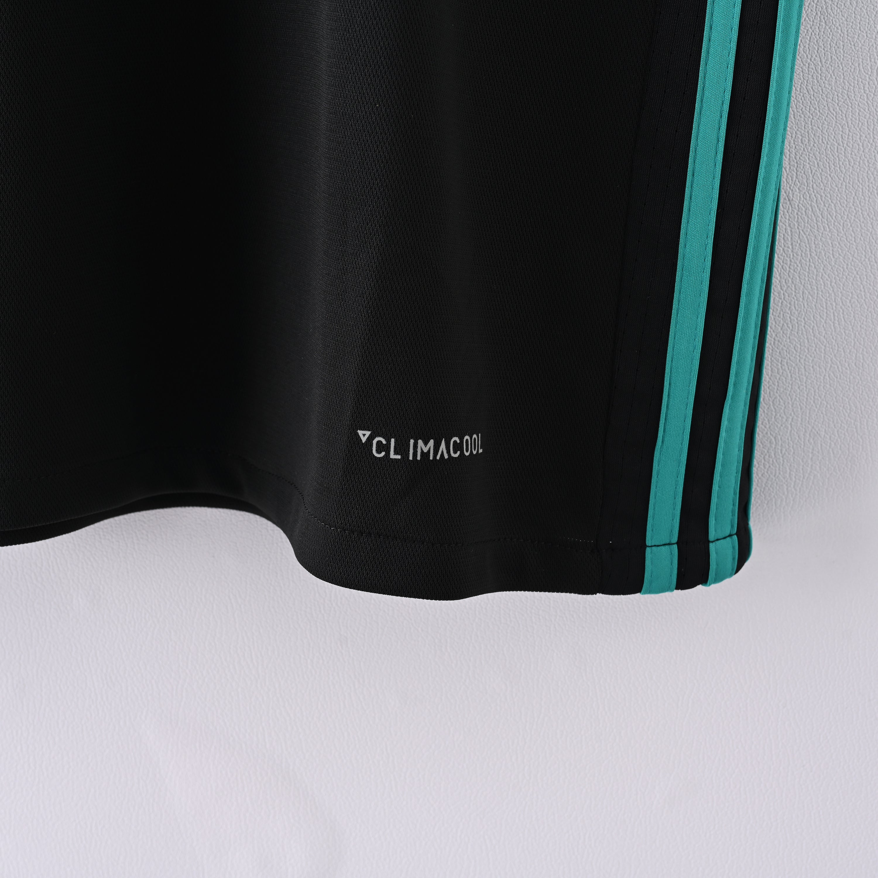 Real Madrid Away 17-18 — image 4