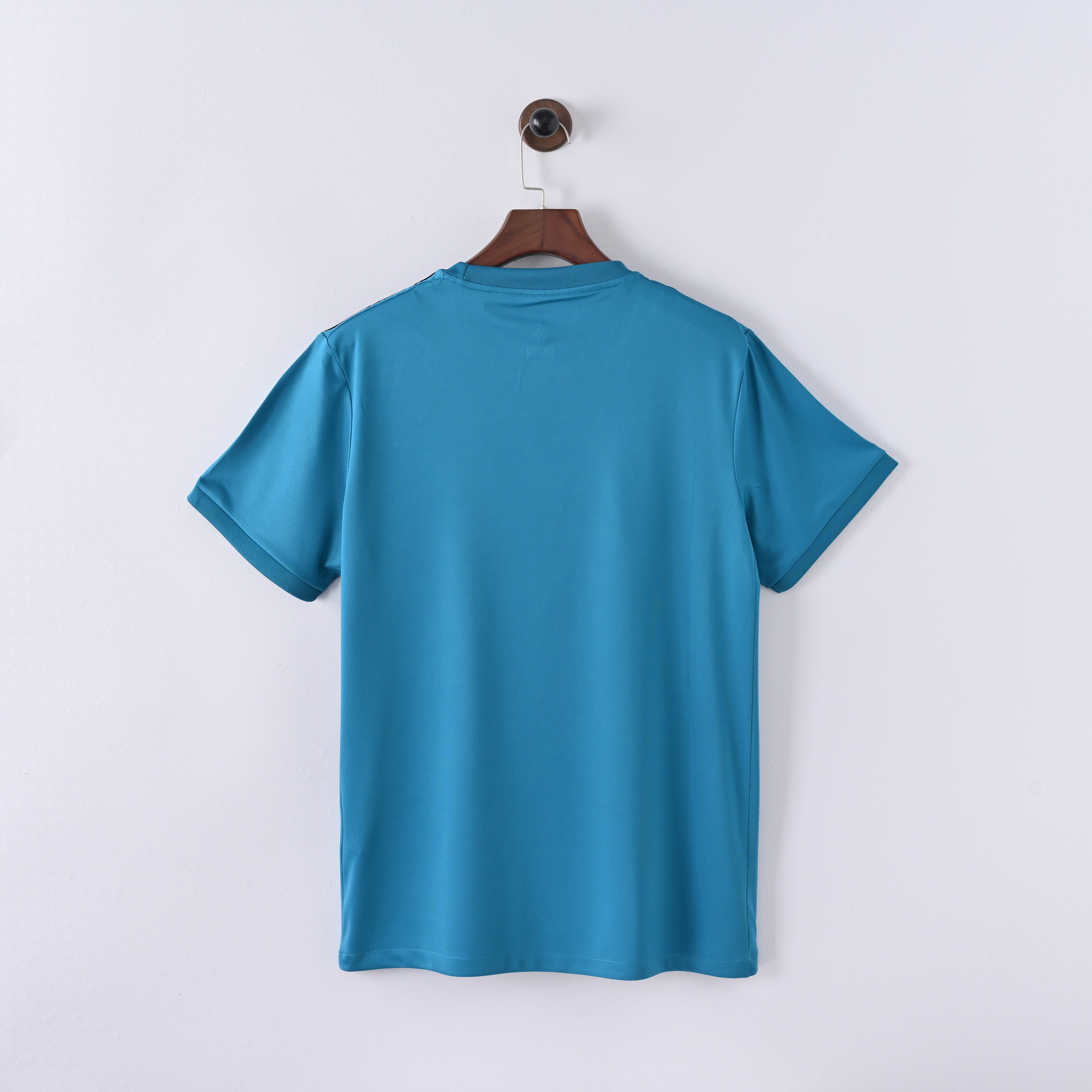 Real Madrid Third 17-18 — image 2