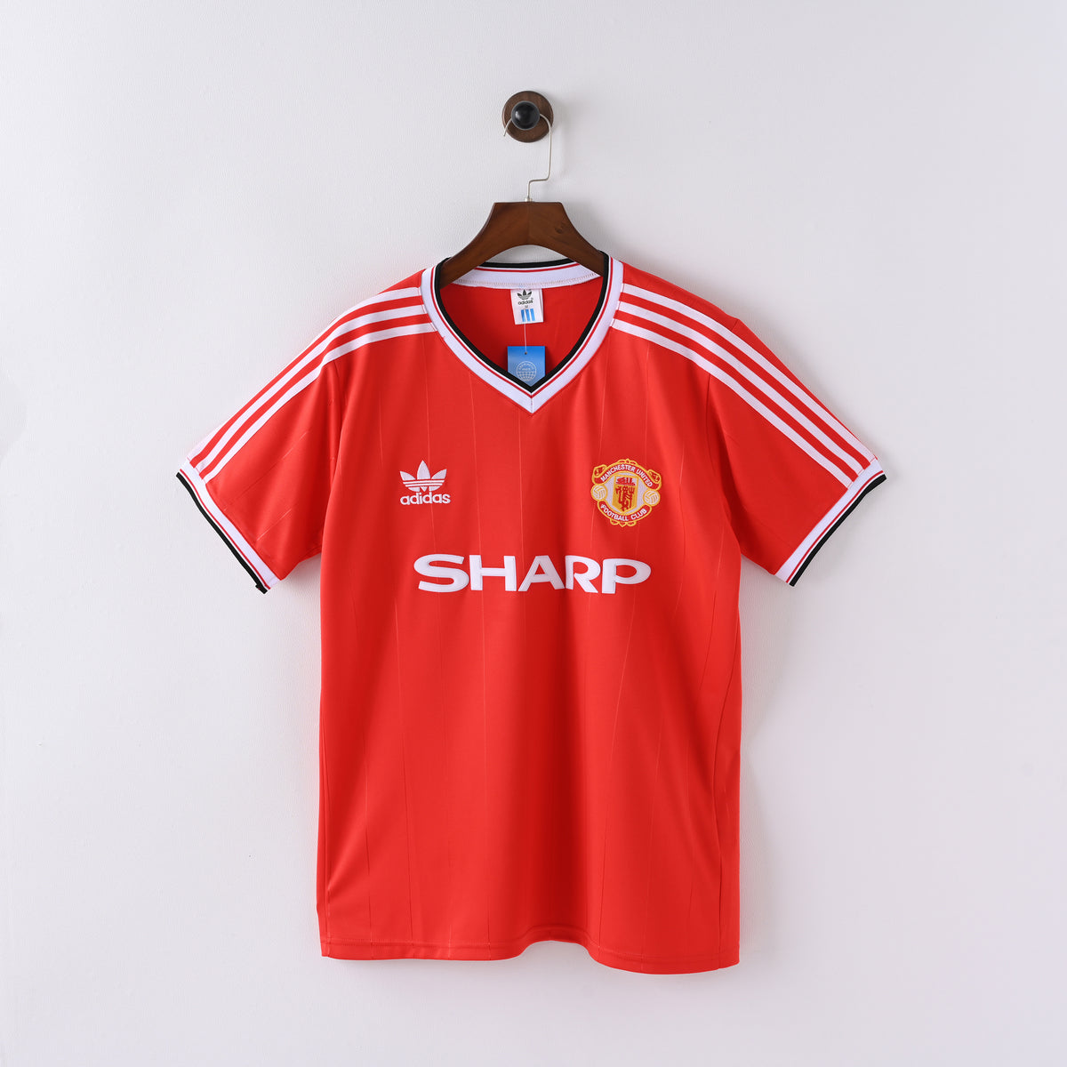 Manchester United Home 83-84 — image 1