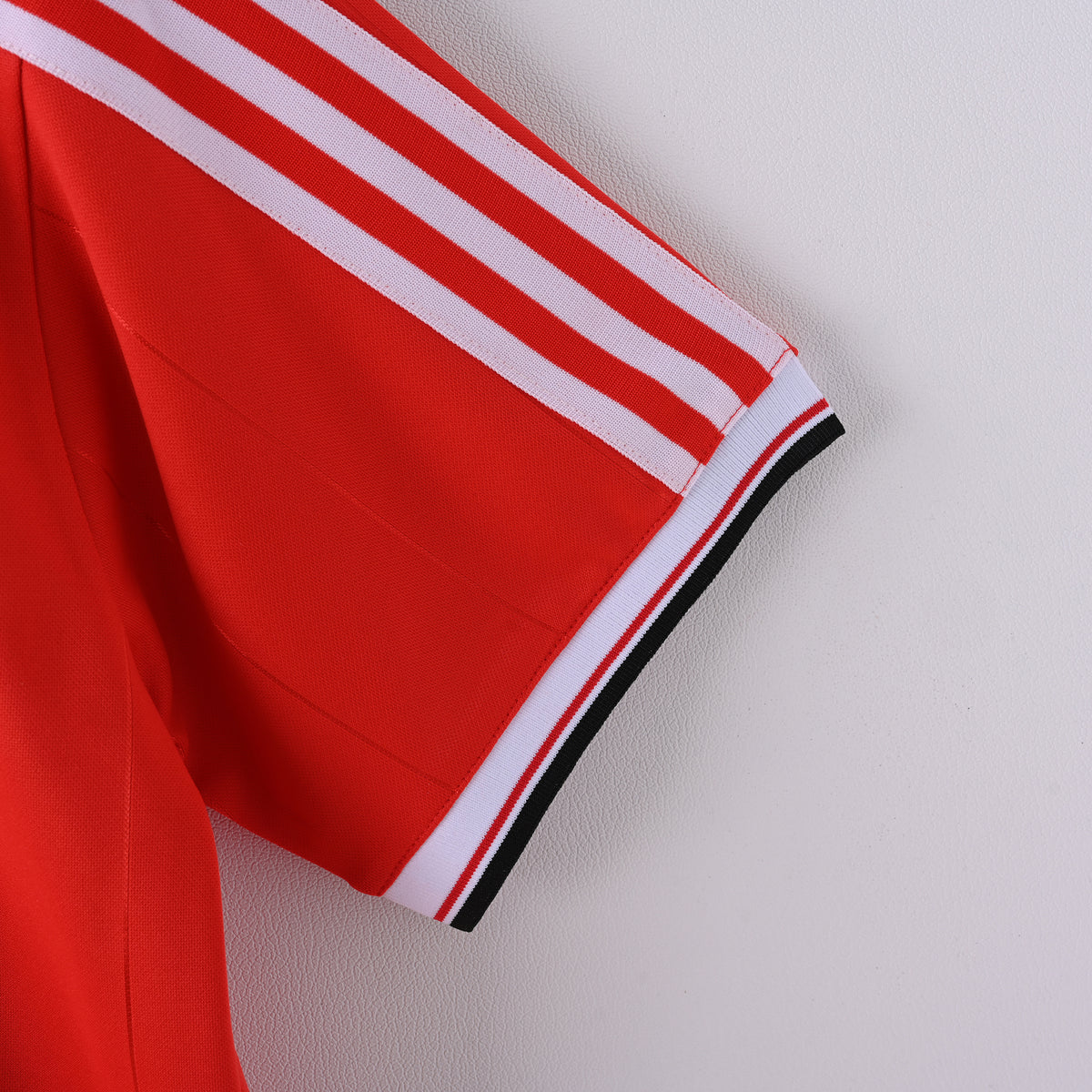 Manchester United Home 83-84 — image 3