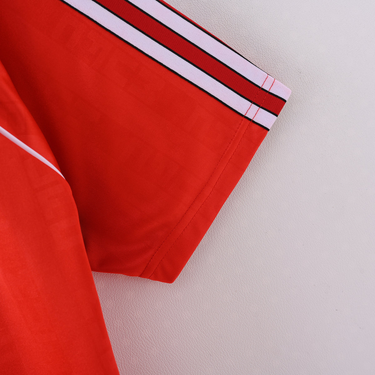 Manchester United Home 98-90 — image 3