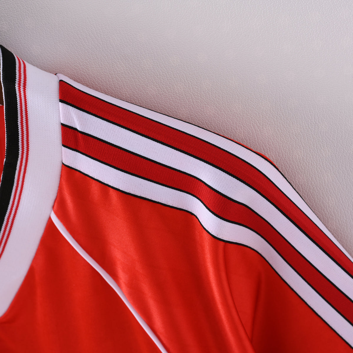 Manchester United Home 98-90 — image 4