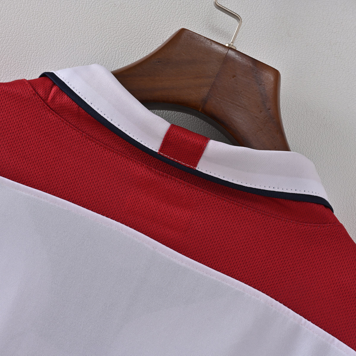 England Home 2004 — image 3