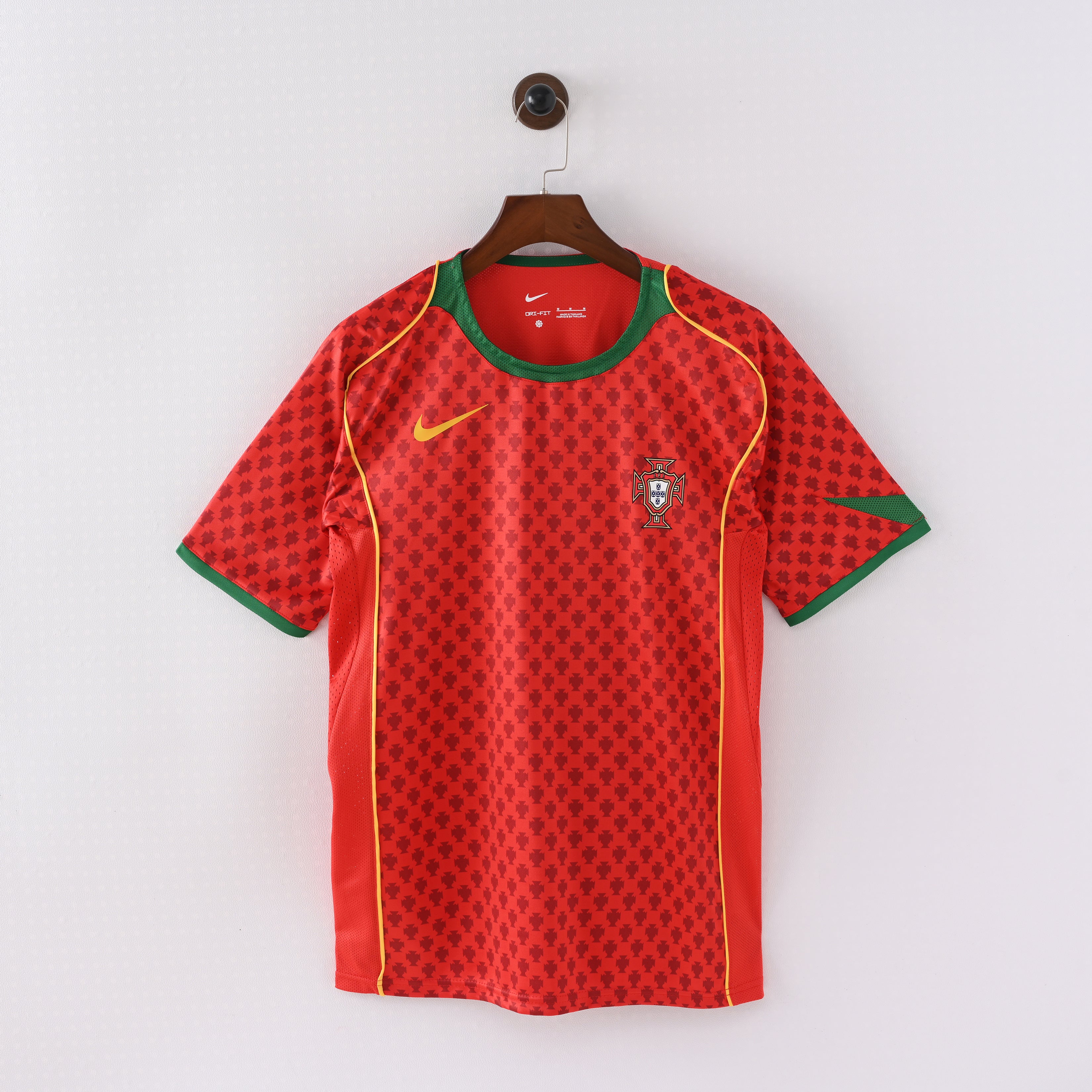 Portugal Home 2004 — image 1