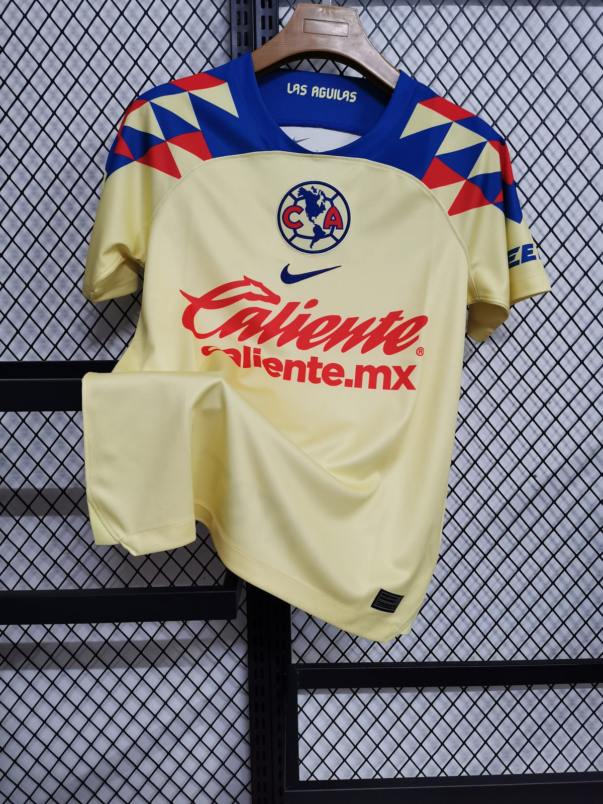 Club América Home 23-24 — image 1