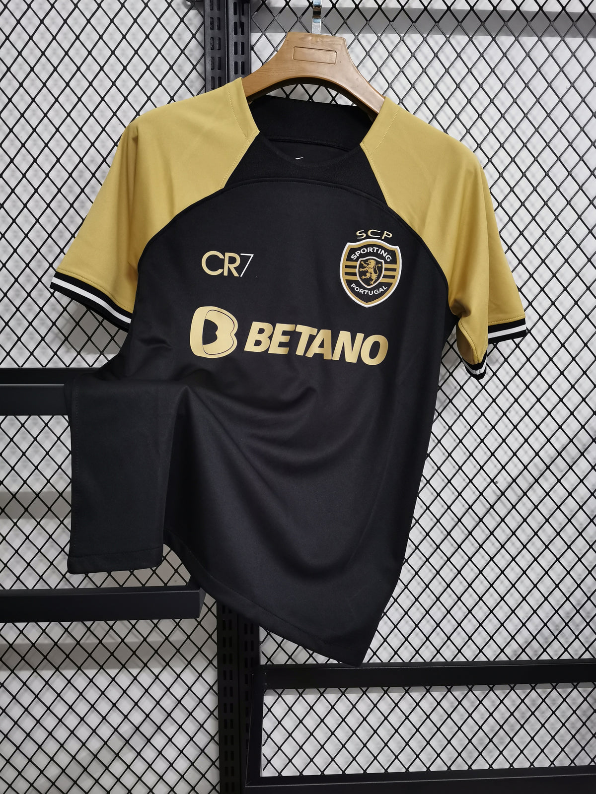 Benfica Home 23-24 — image 1