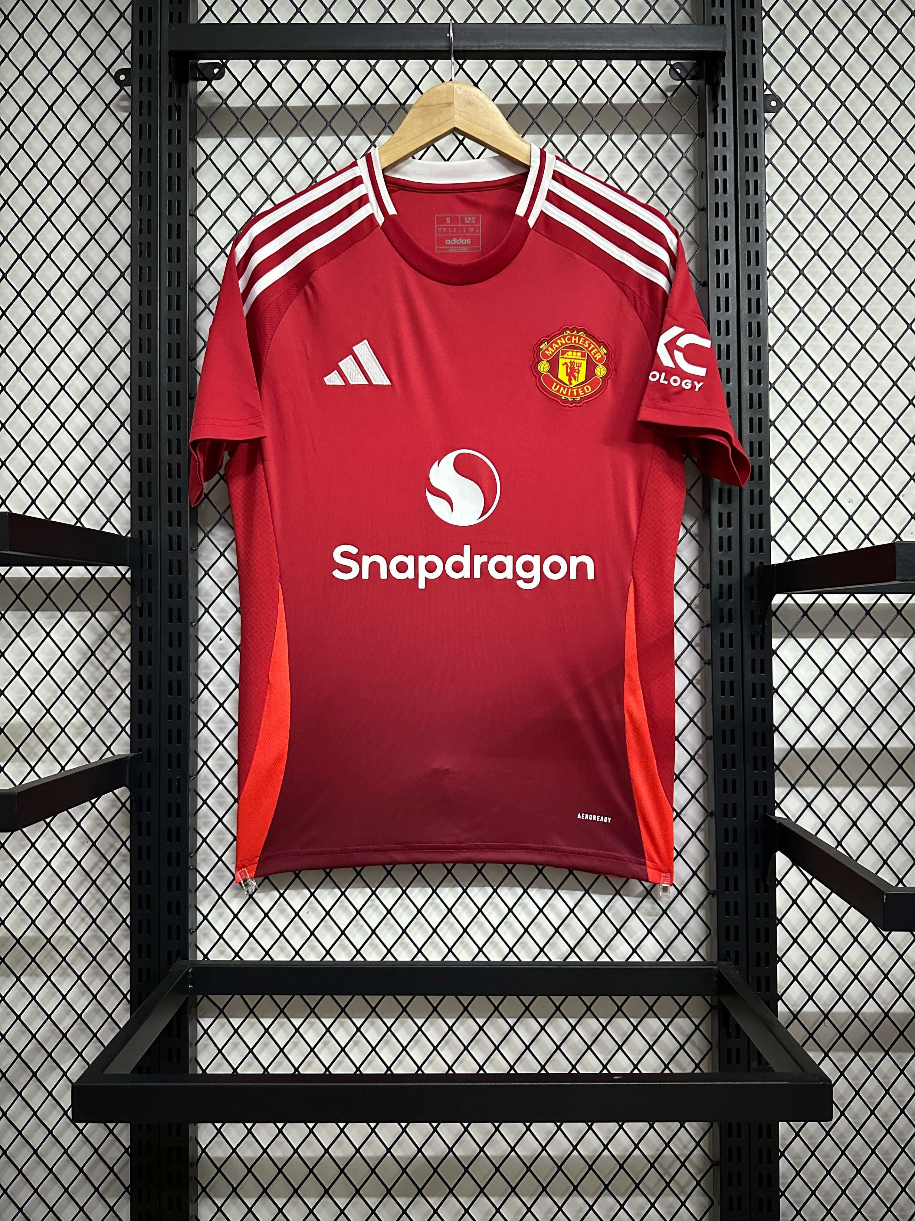 Manchester United Home 24-25 — image 2