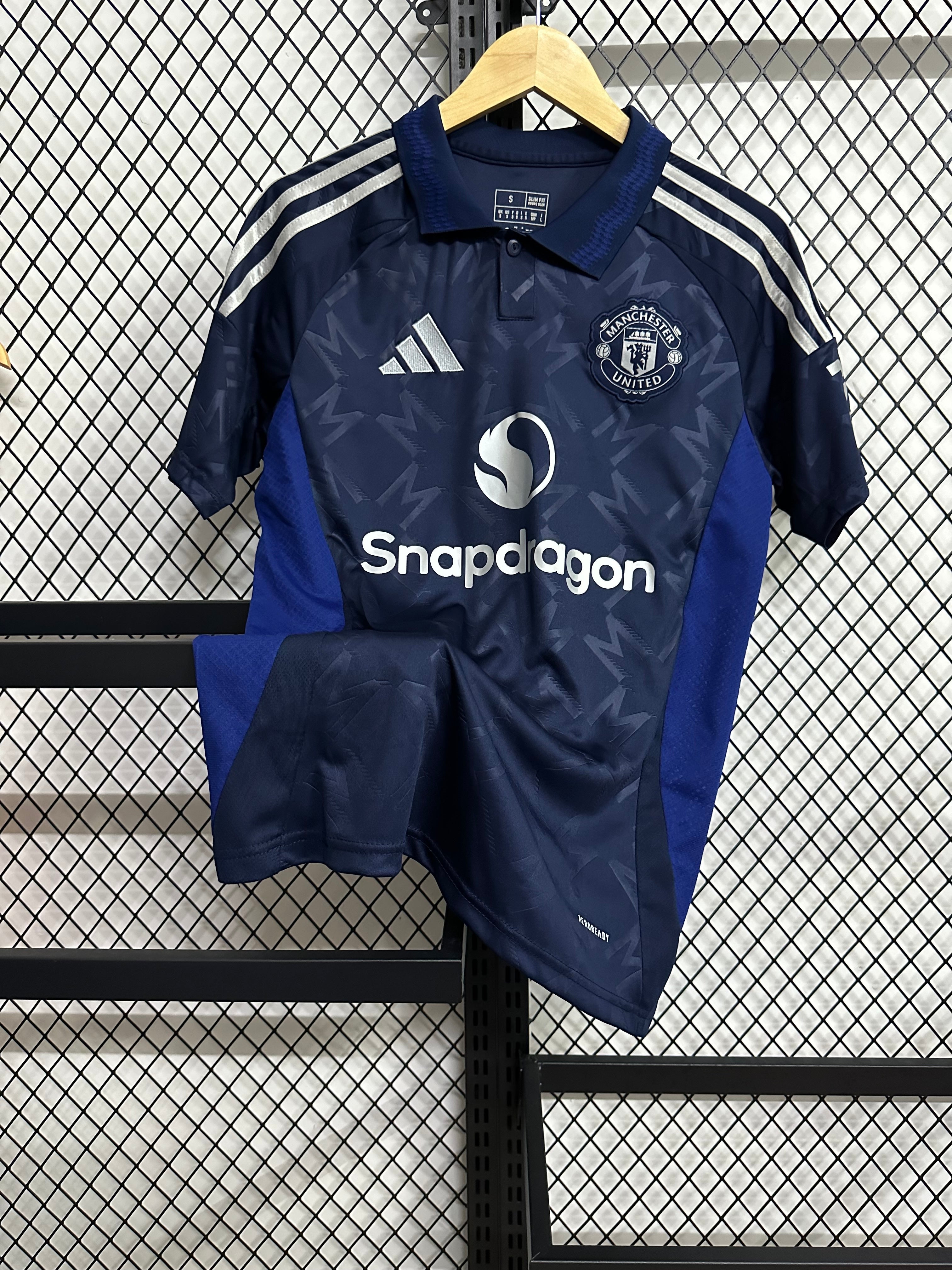 Manchester United Away 24-25 — image 1