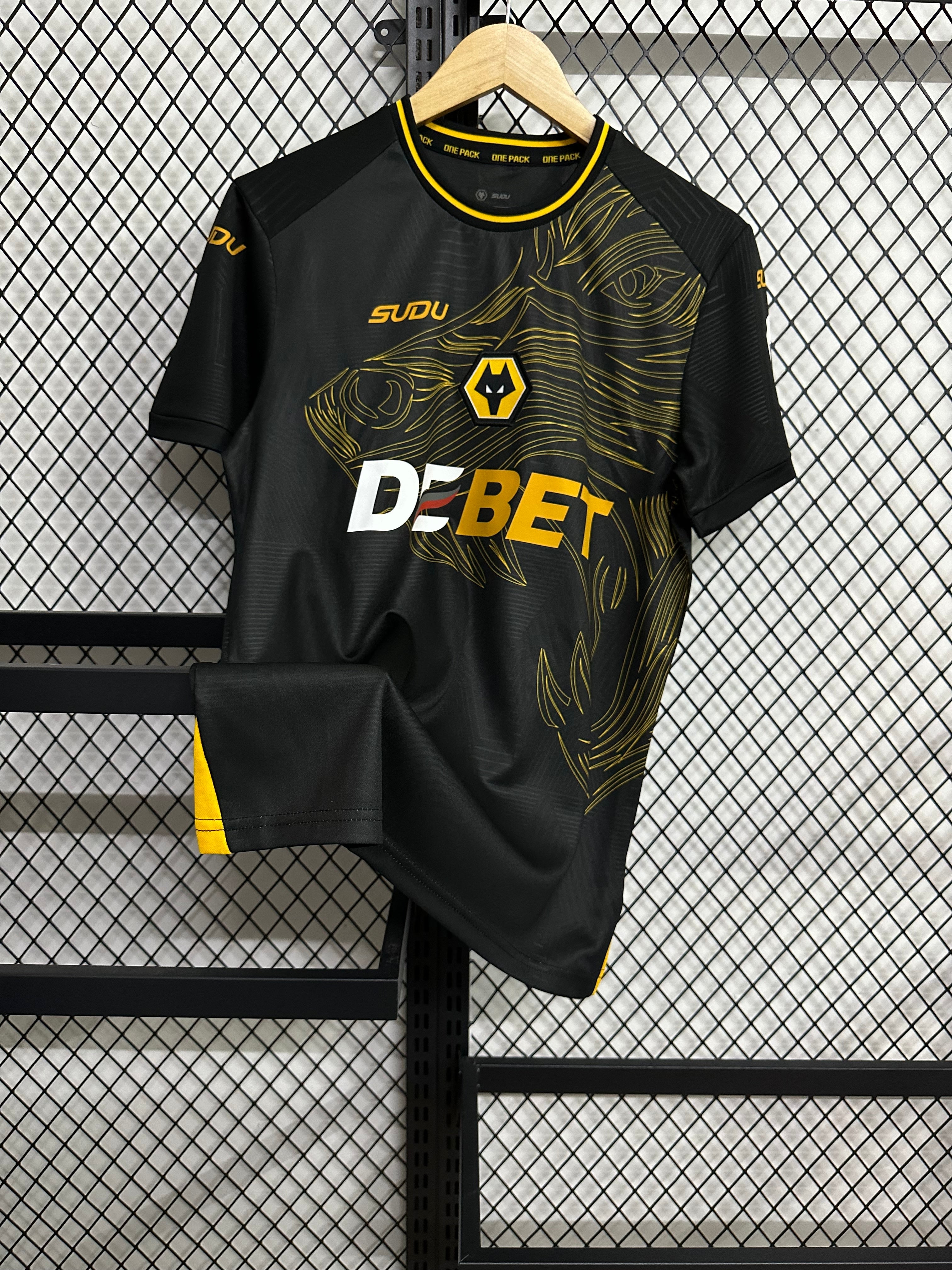 Wolves Away 24-25 — image 1