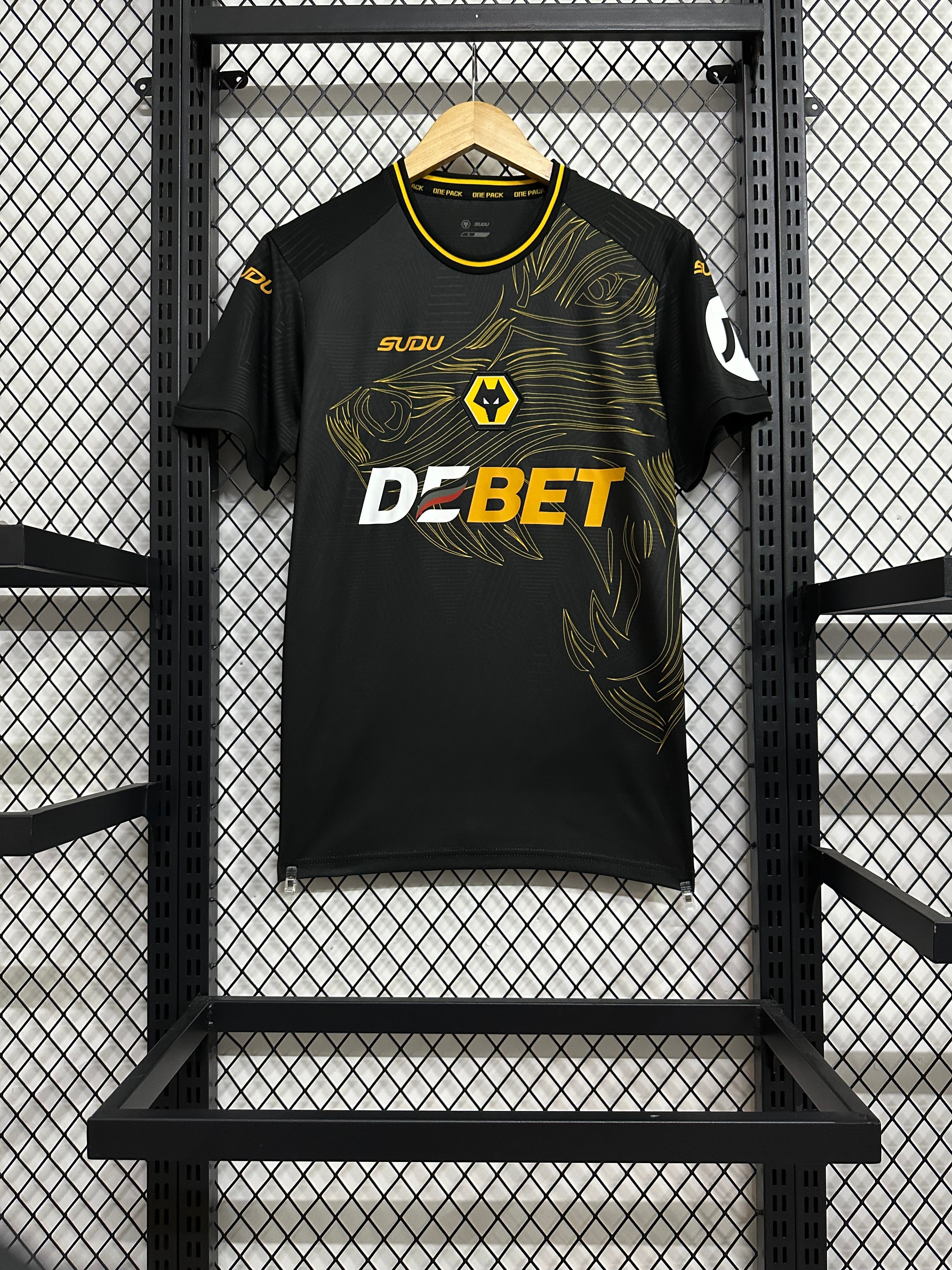 Wolves Away 24-25 — image 2
