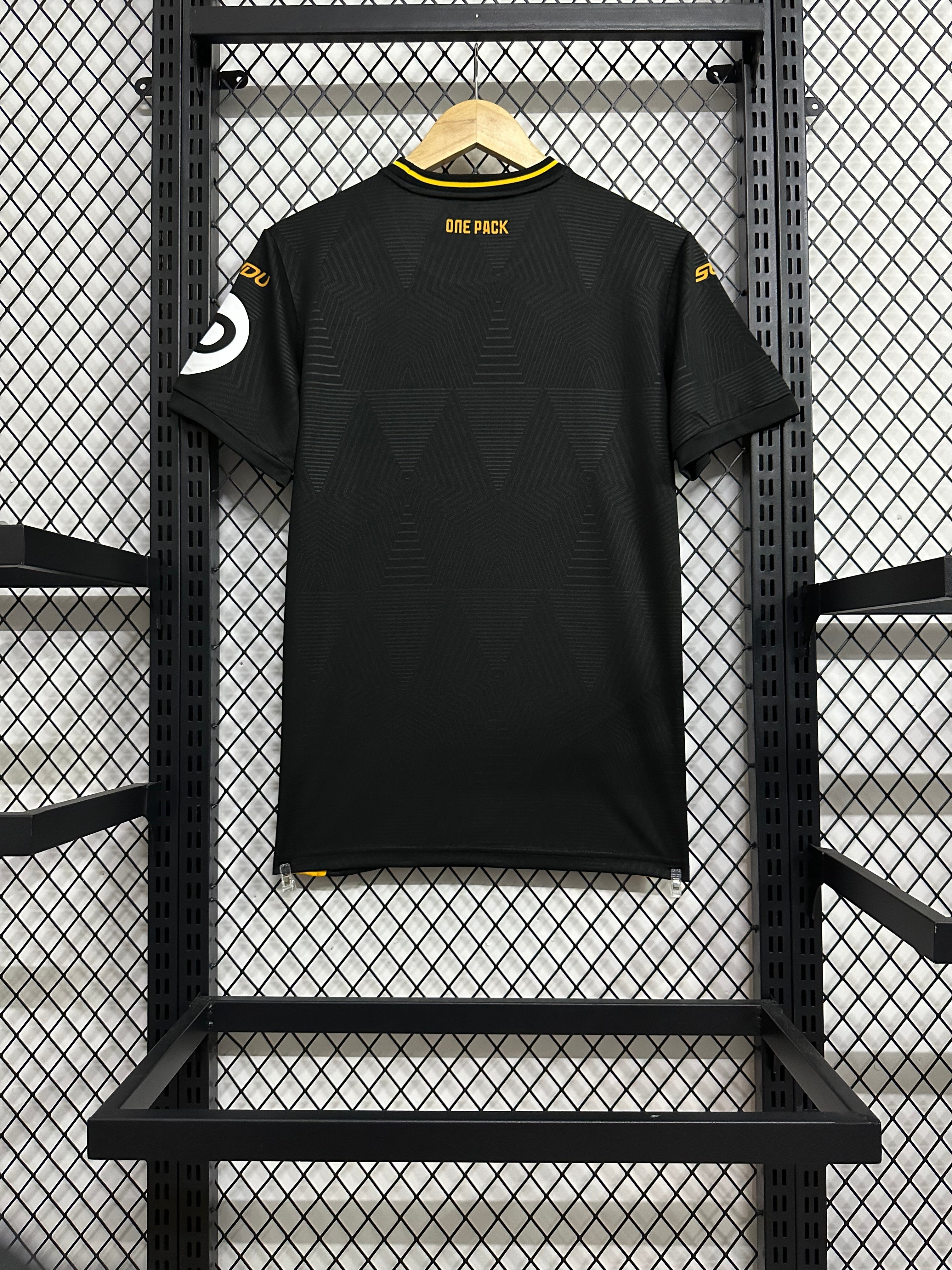 Wolves Away 24-25 — image 3