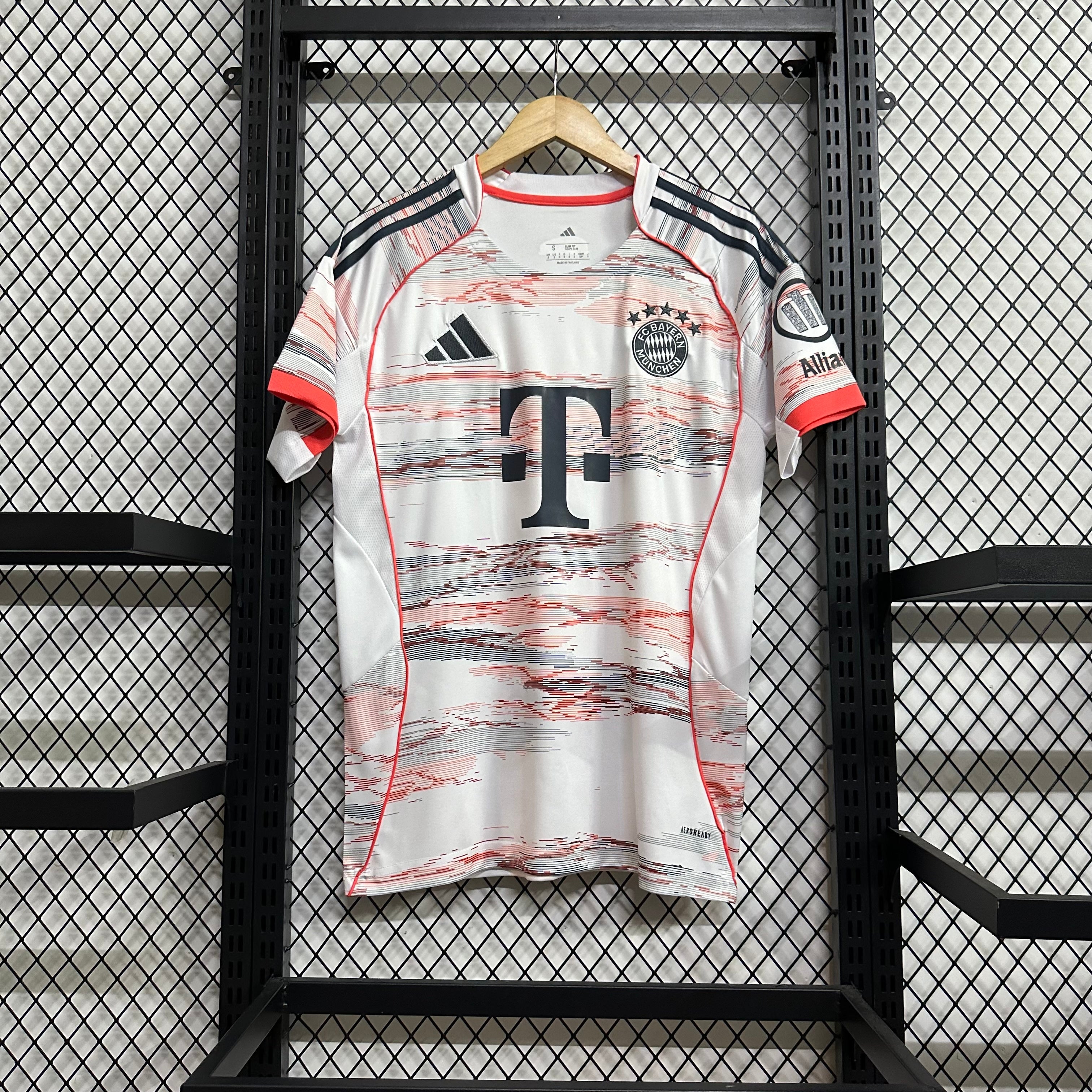 Bayern Munich Away 25-26 — image 2