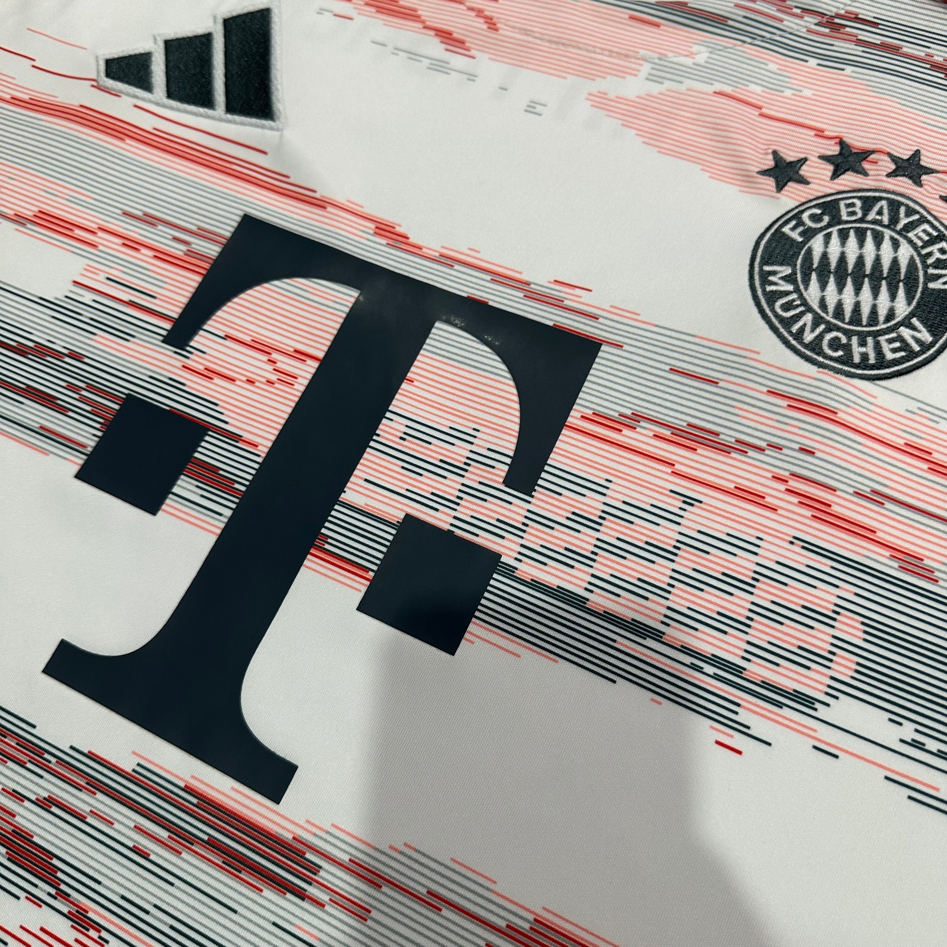 Bayern Munich Away 25-26 — image 4