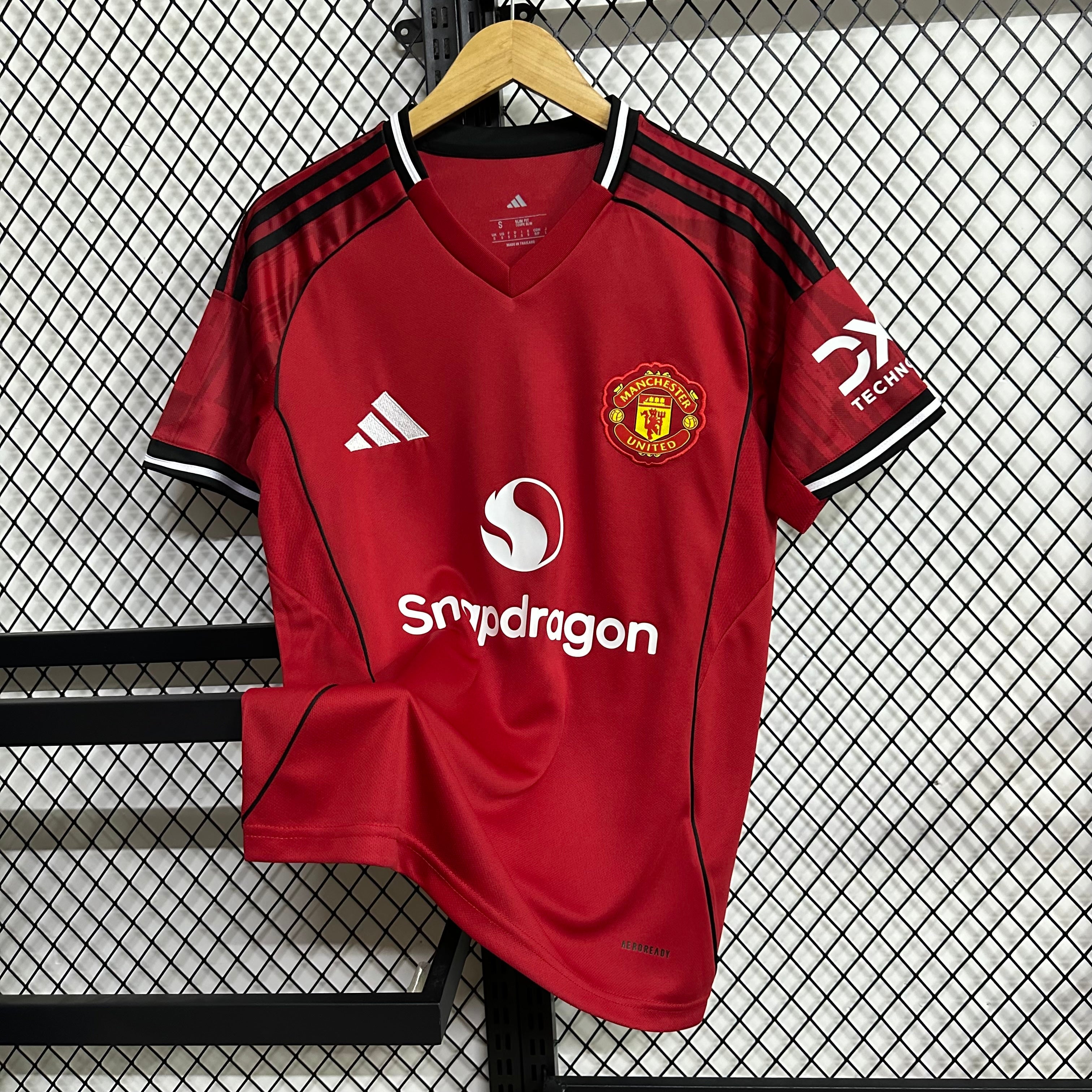 Manchester United Home 25-26 — image 2