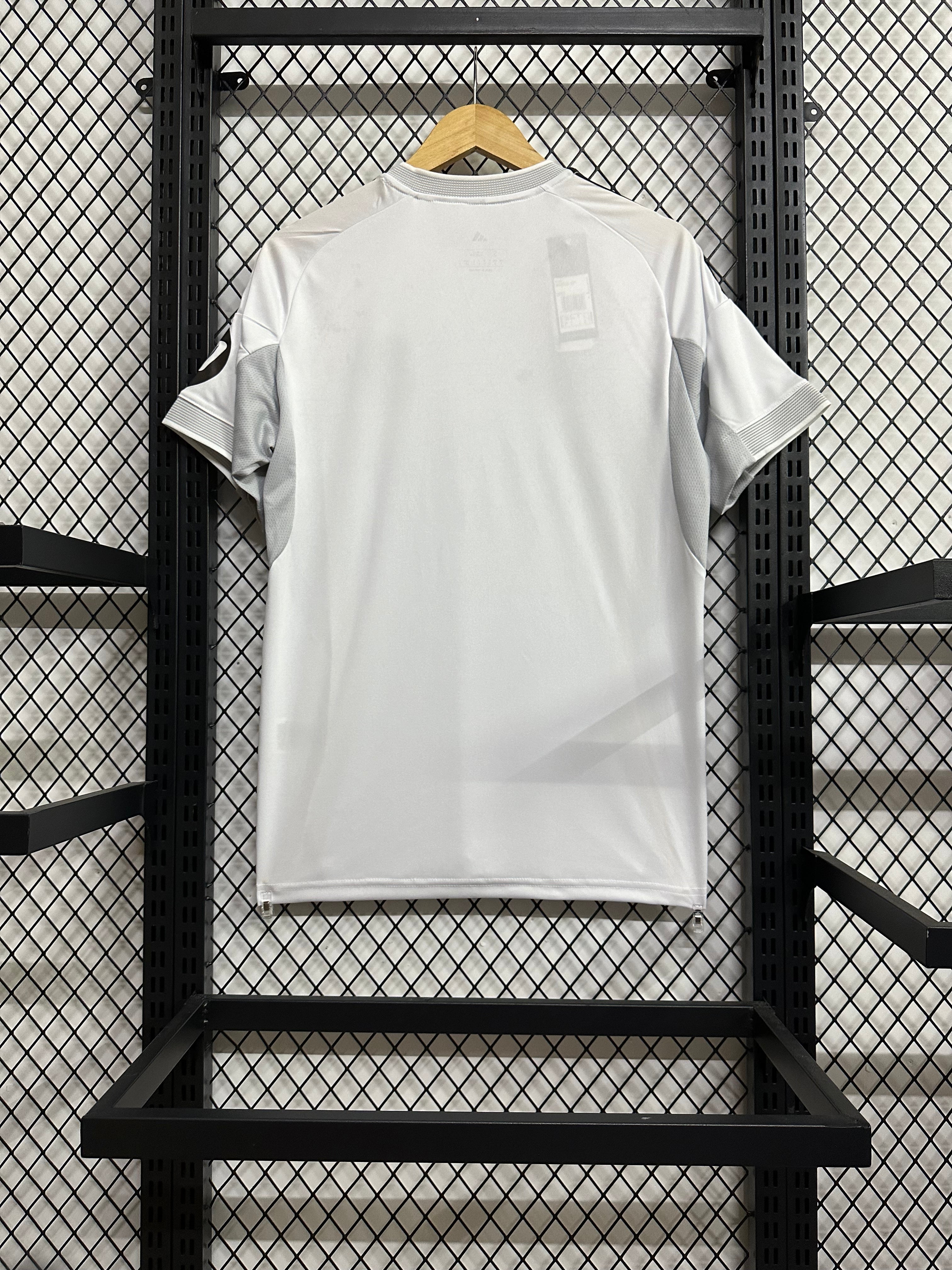 Real Madrid Home 25-26 — image 3