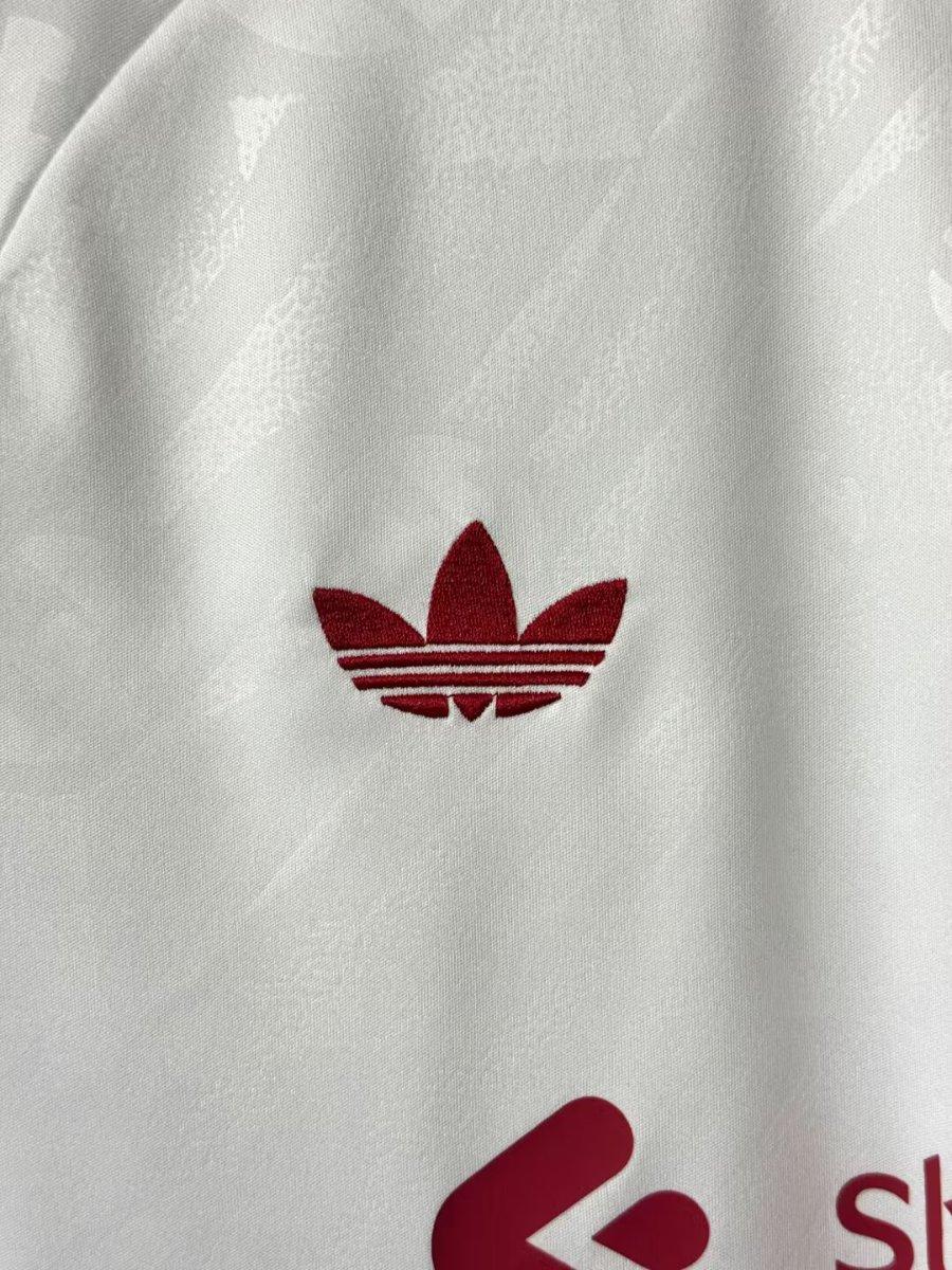 Liverpool Away 26-27 — image 2