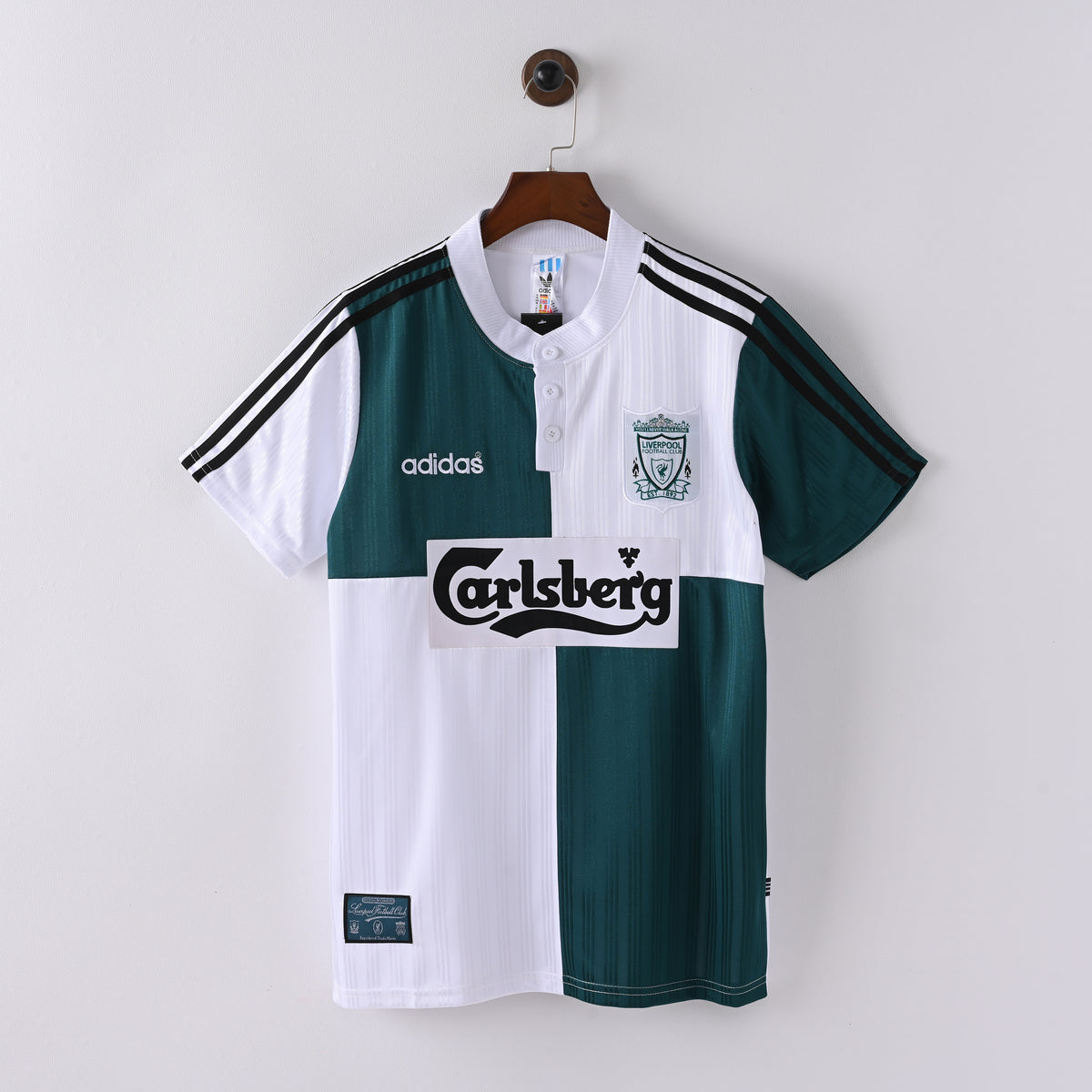 Liverpool Away 95-96 — image 1