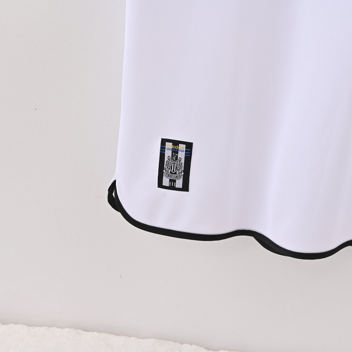 Newcastle United Away 99-00 — image 4