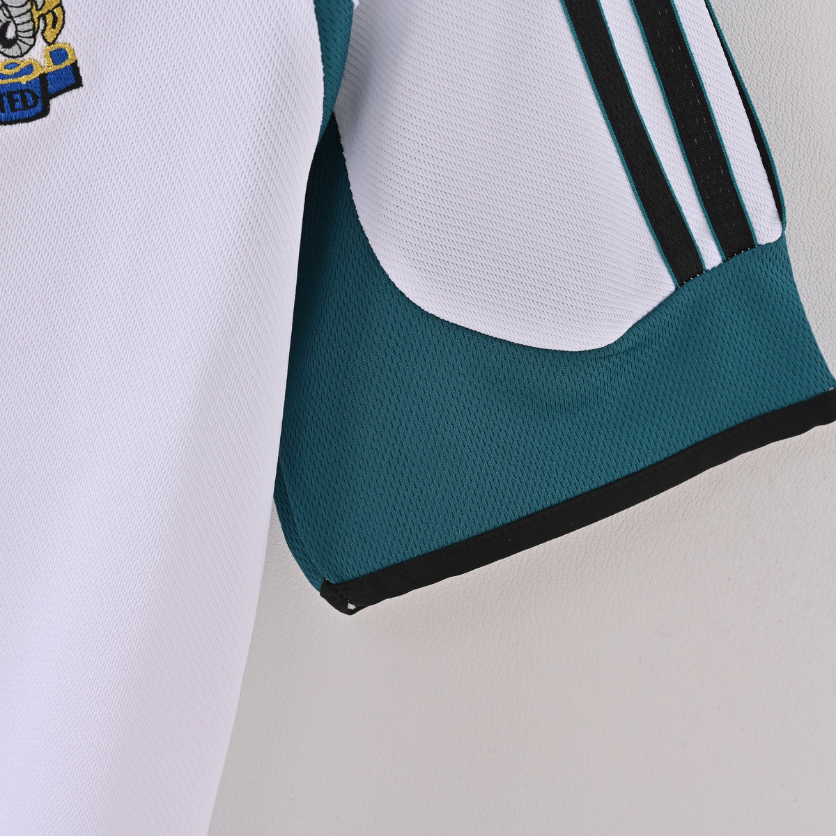 Newcastle United Away 99-00 — image 5