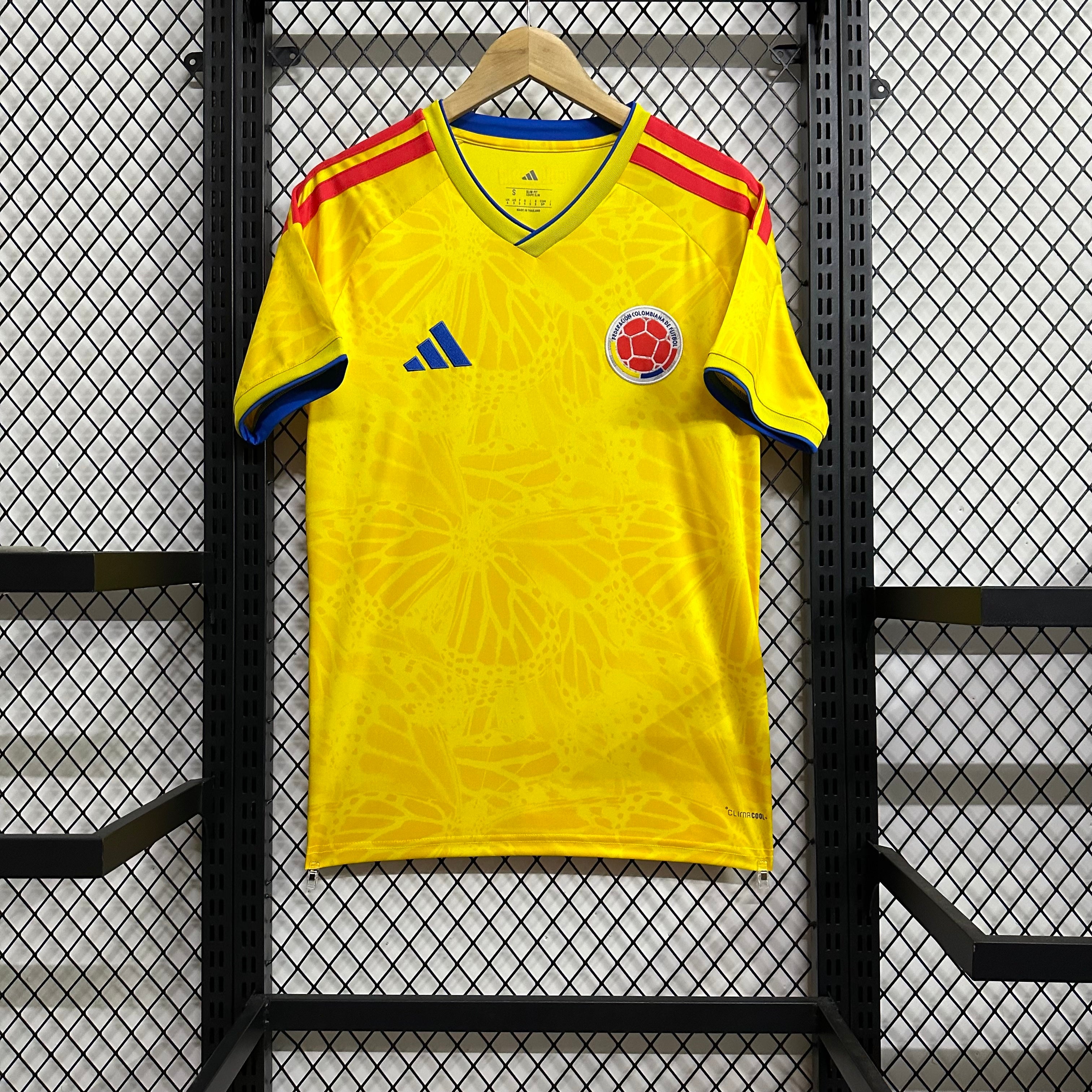 Colombia home game 26-27 — image 2
