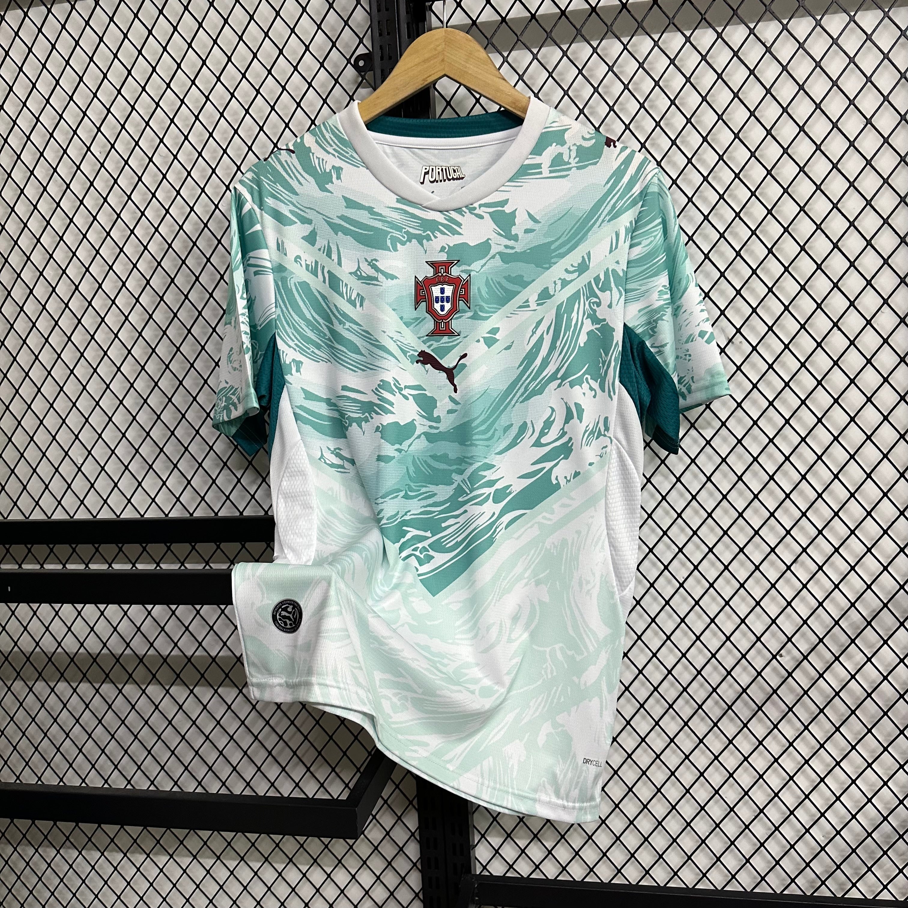 Portugal away game 26-27 — image 1