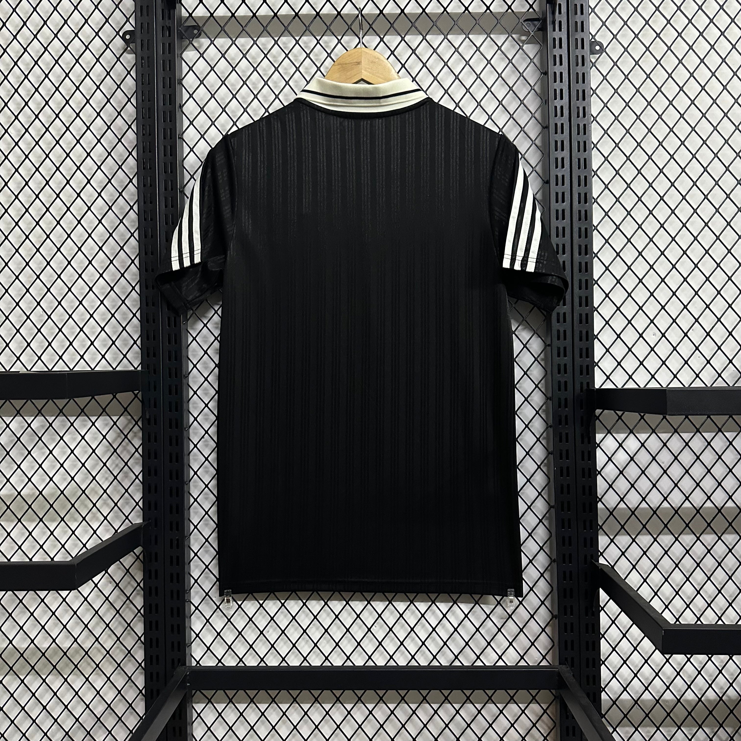 Adidas × Oasis Co-Brand Black 25-26 — image 3
