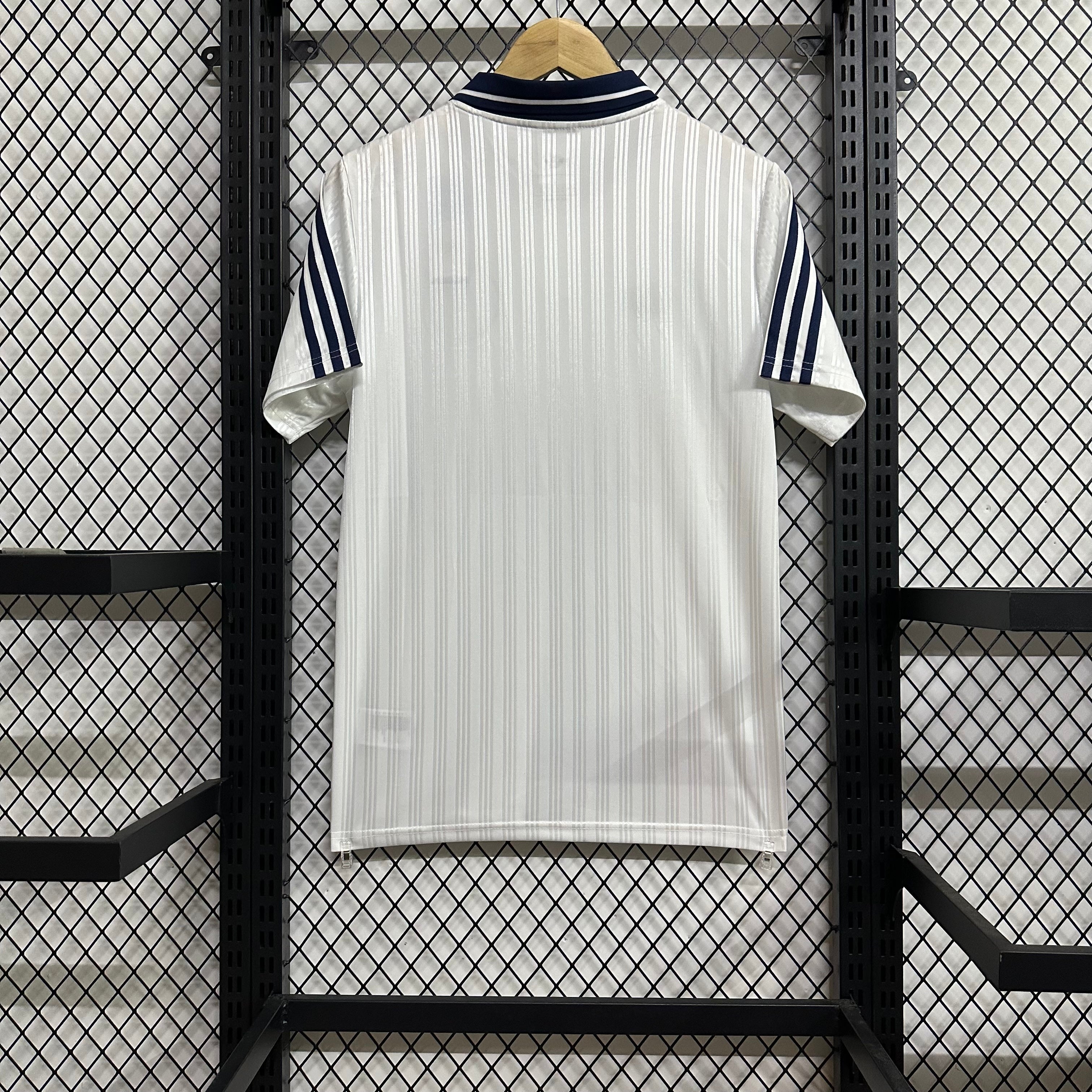 Adidas × Oasis Co-Brand White 25-26 — image 3
