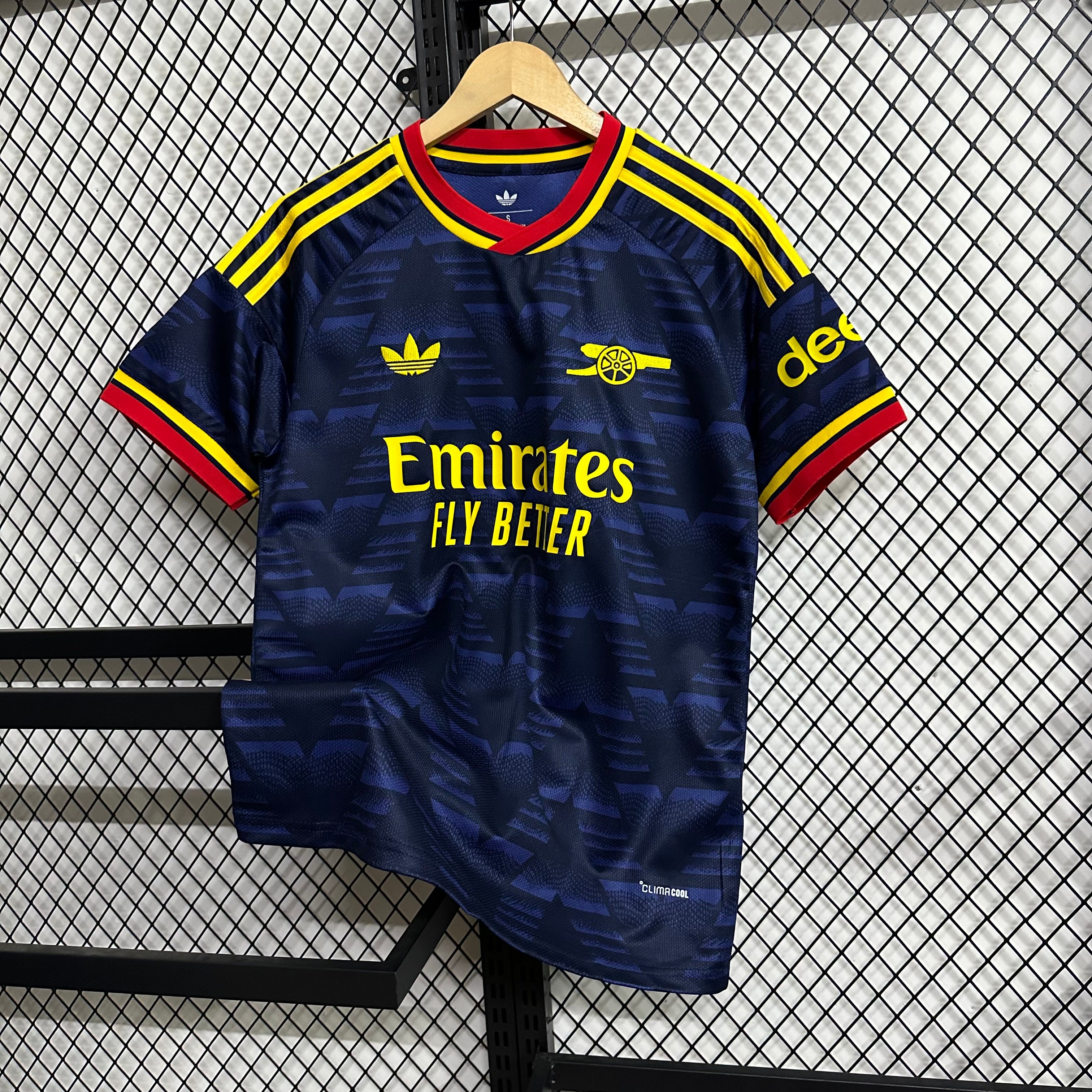 Arsenal Away 26-27 — image 1