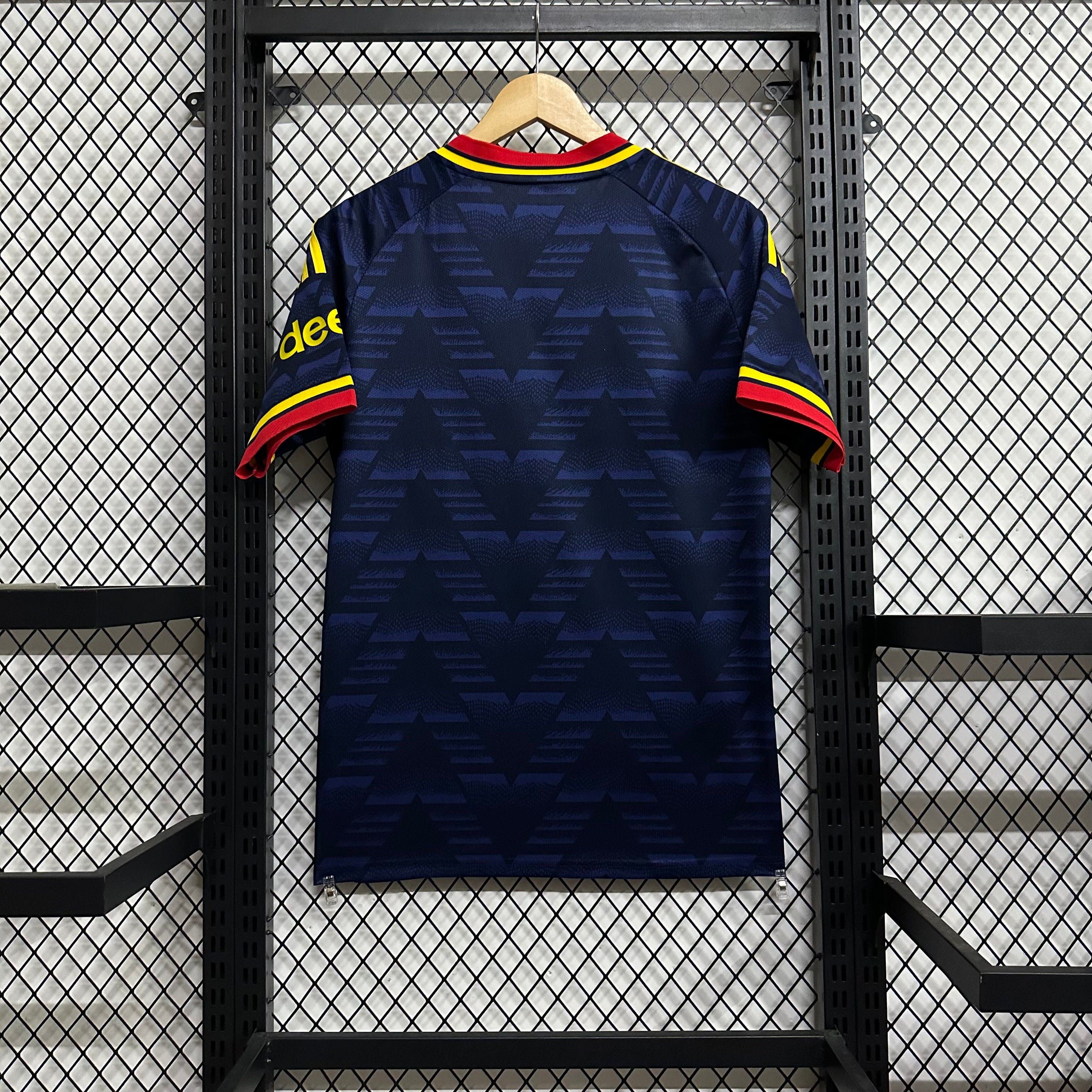 Arsenal Away 26-27 — image 2