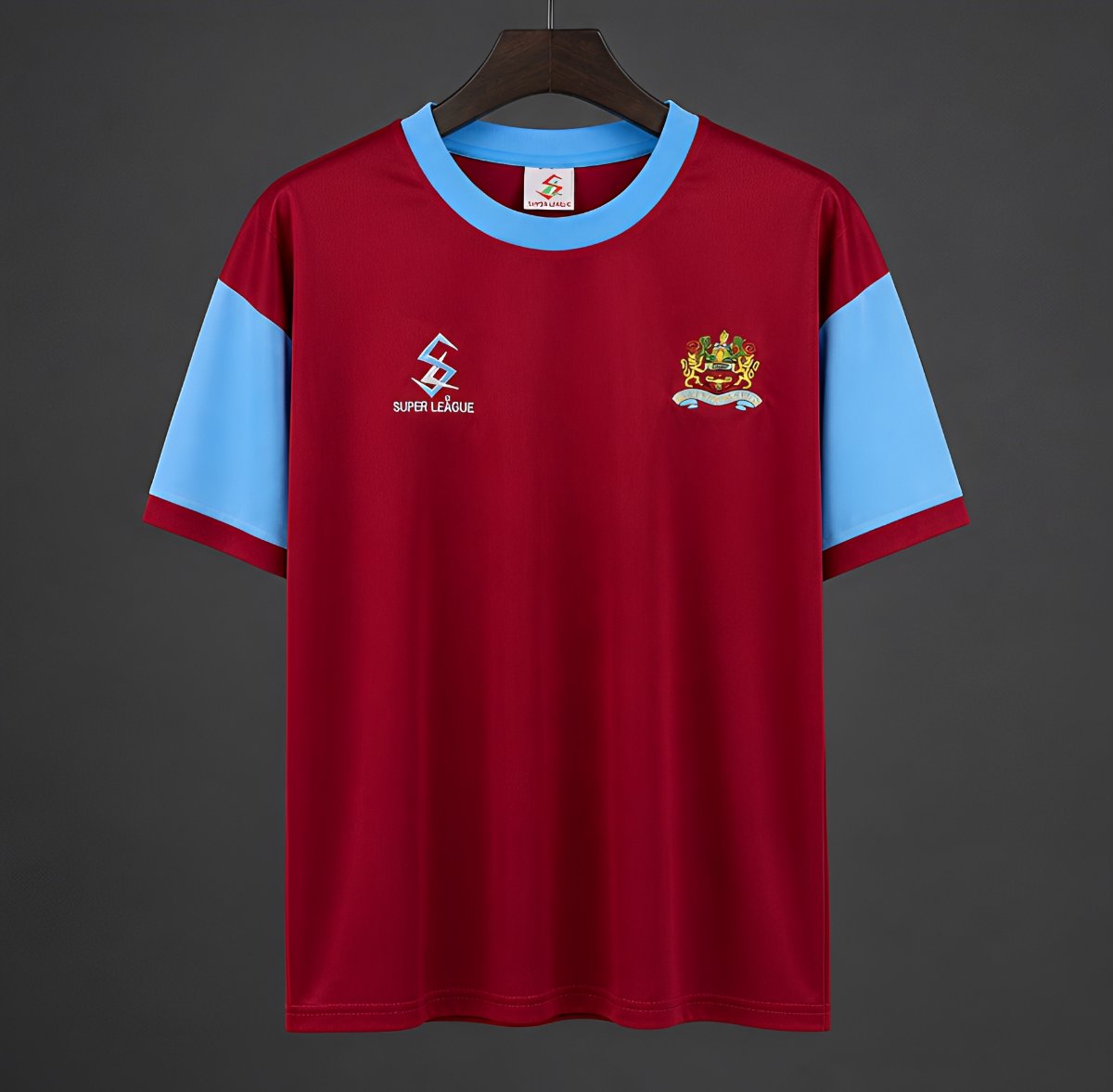 Burnley Home 00-01 — image 1