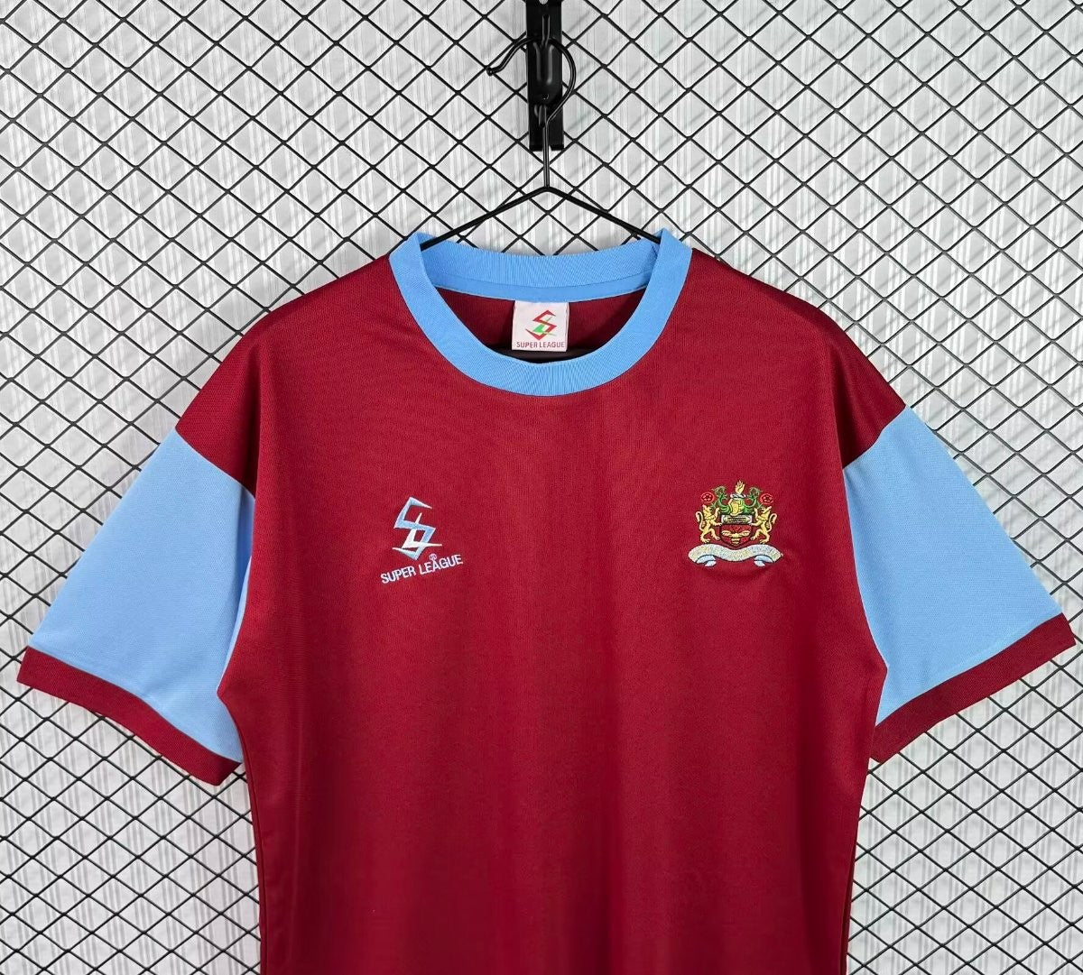 Burnley Home 00-01 — image 2