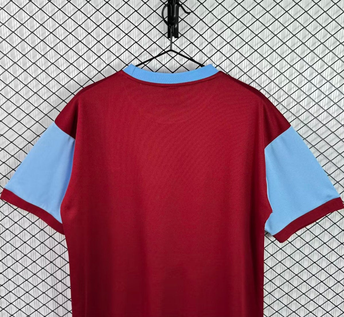 Burnley Home 00-01 — image 3